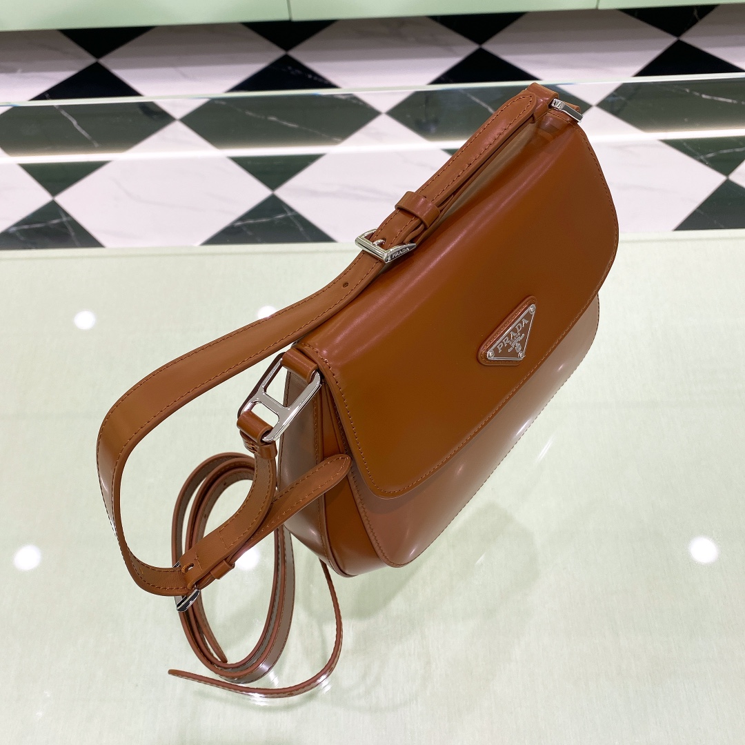 Prada Cleo Umhängetasche aus gebürstetem Leder in Braun (24-19-6 cm) 1BD303 - EUR FASHION