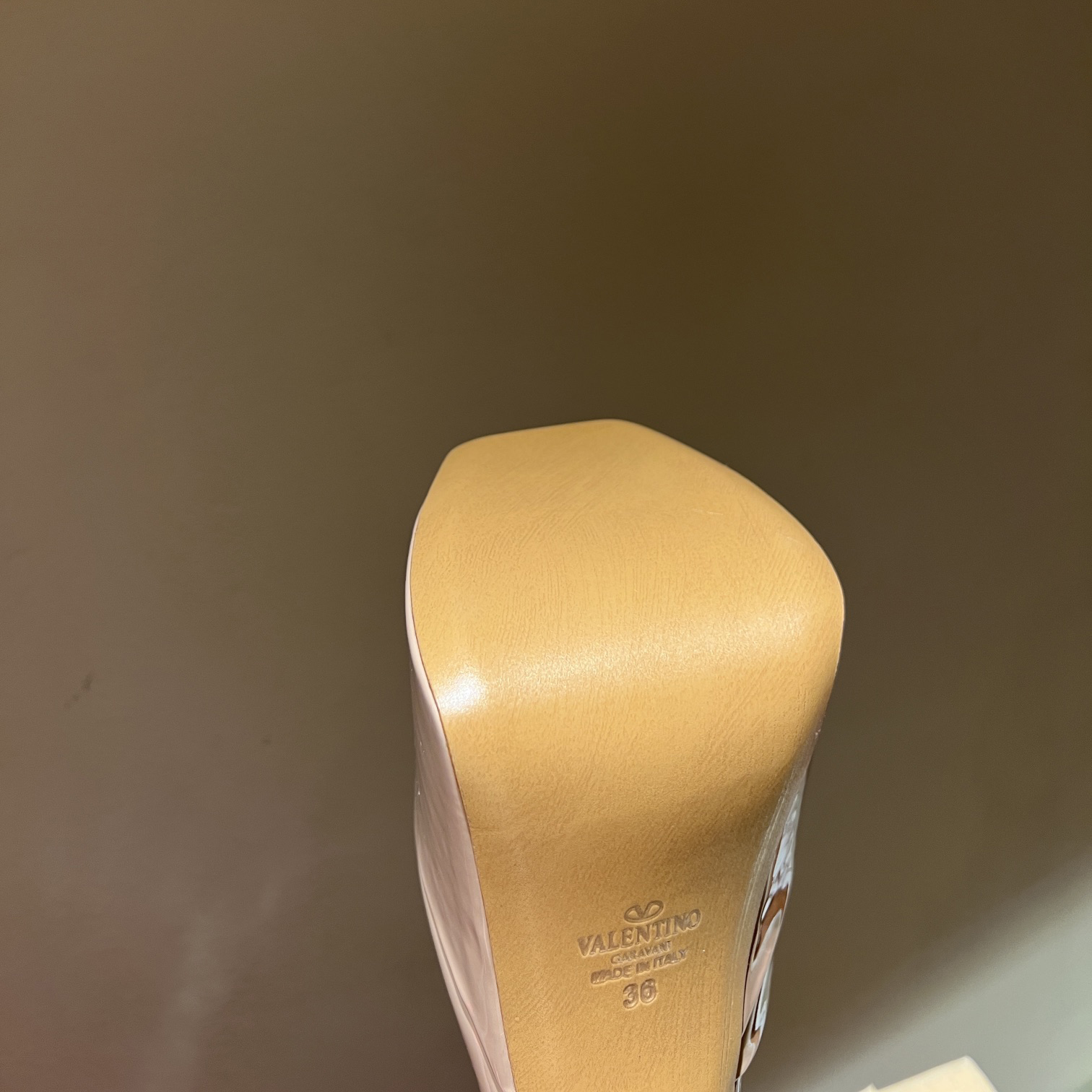 Valenti Garavani Tan-Go Plateaupumps aus Lackleder 155 mm - EUR FASHION