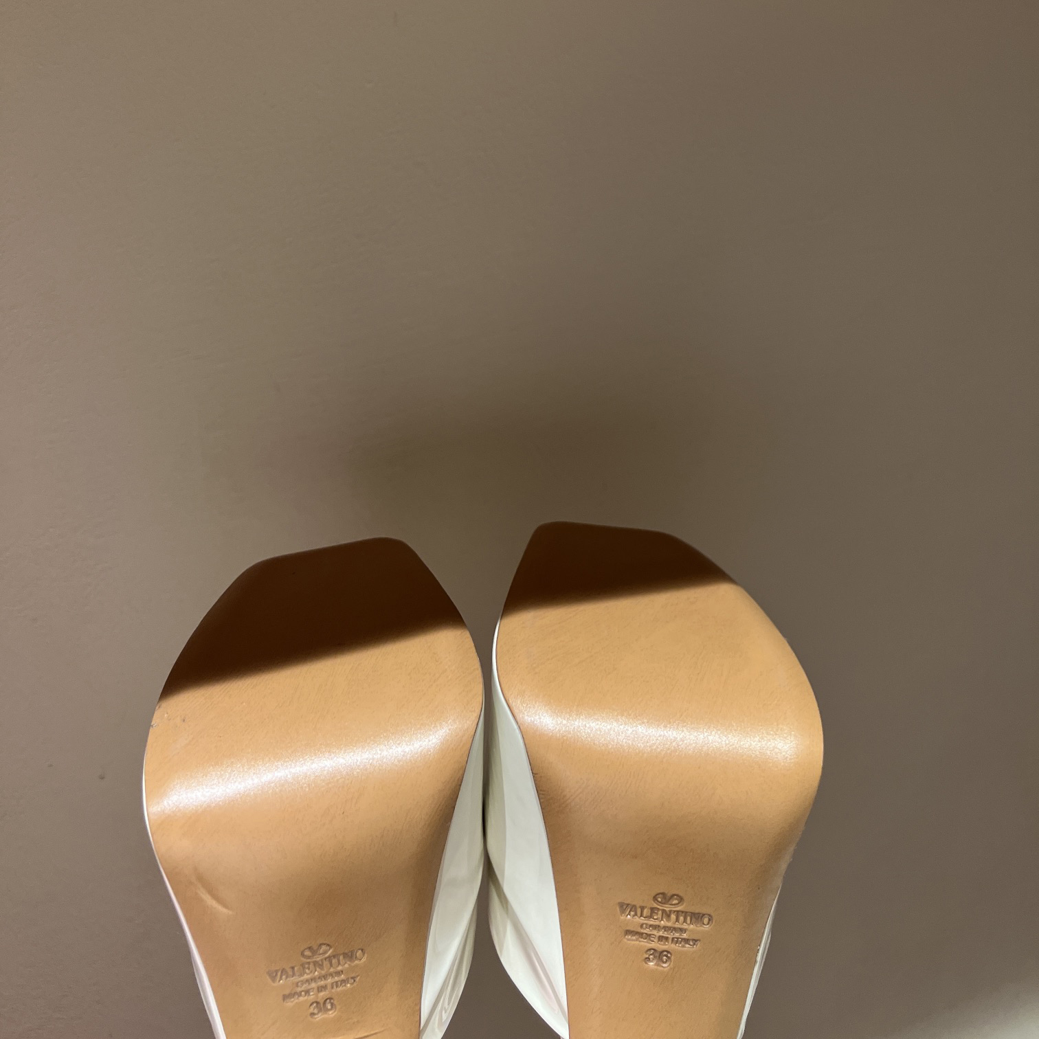Valenti GARAVANI Garavani Tan-Go Plateaupumps aus Lackleder 155 mm - EUR FASHION