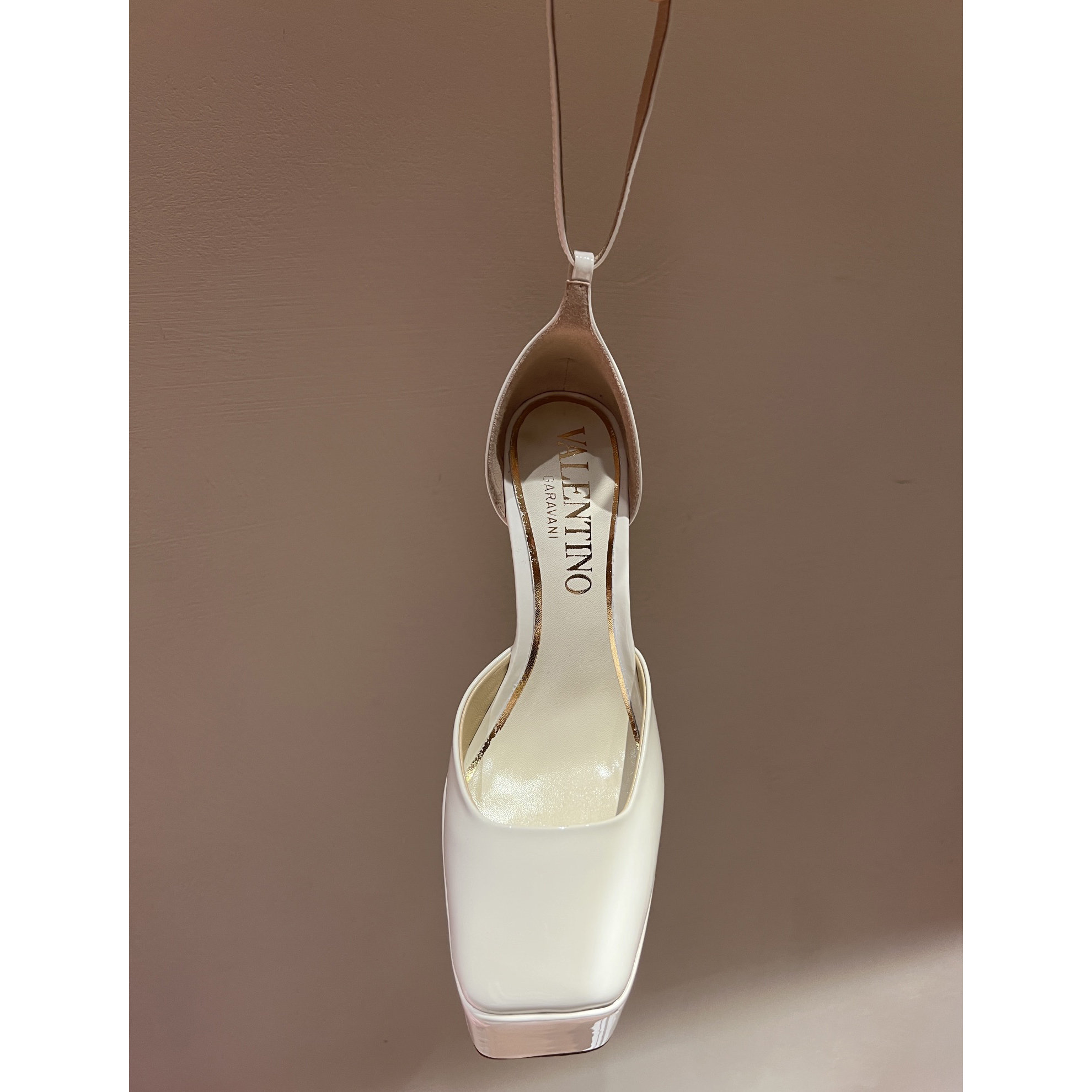 Valenti GARAVANI Garavani Tan-Go Plateaupumps aus Lackleder 155 mm - EUR FASHION