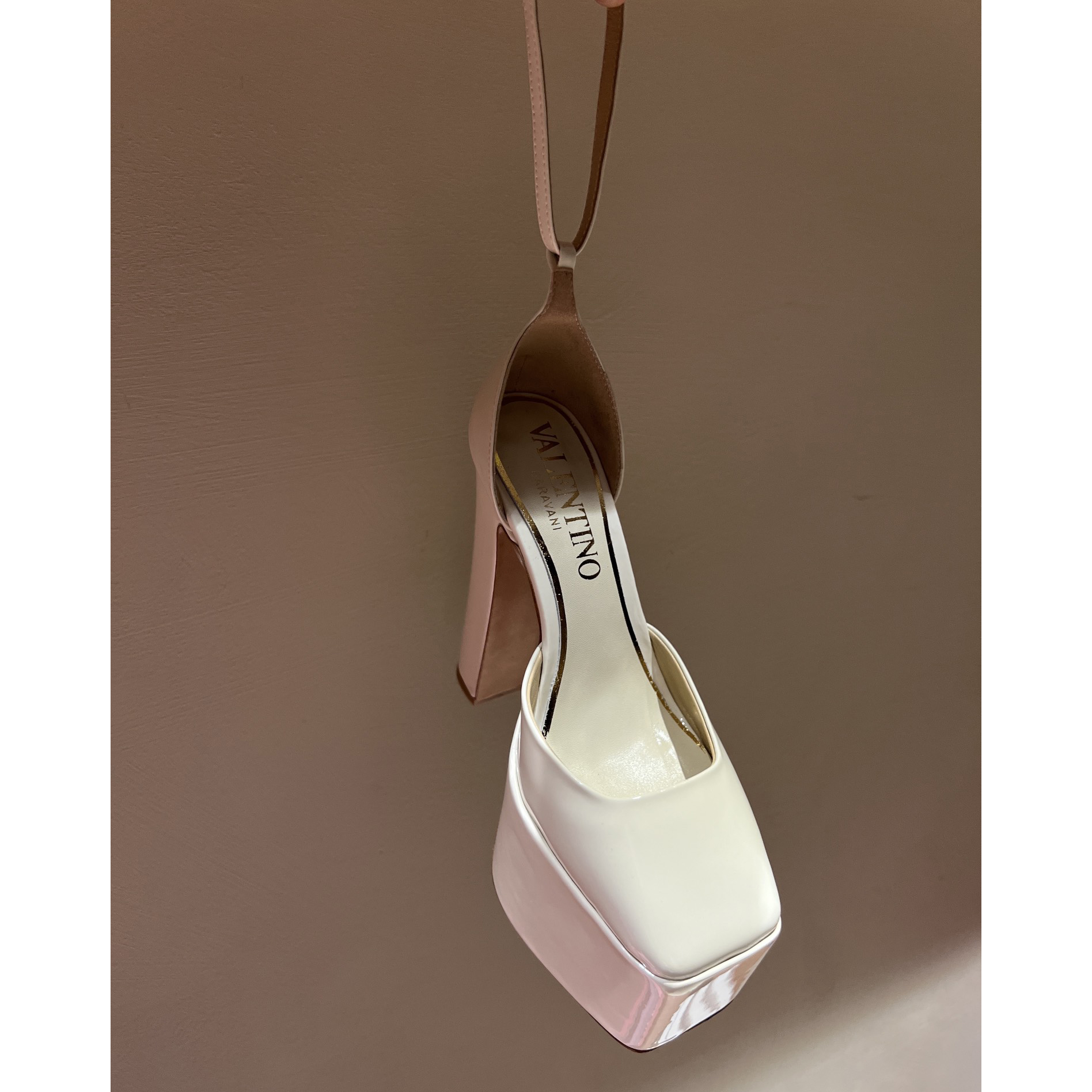 Valenti GARAVANI Garavani Tan-Go Plateaupumps aus Lackleder 155 mm - EUR FASHION