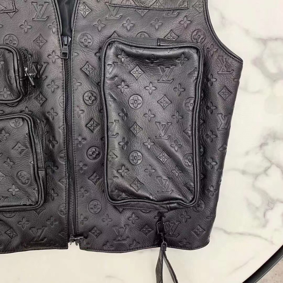 Schwarze Lederweste mit Monogramm von Louis Vuitton - EUR FASHION
