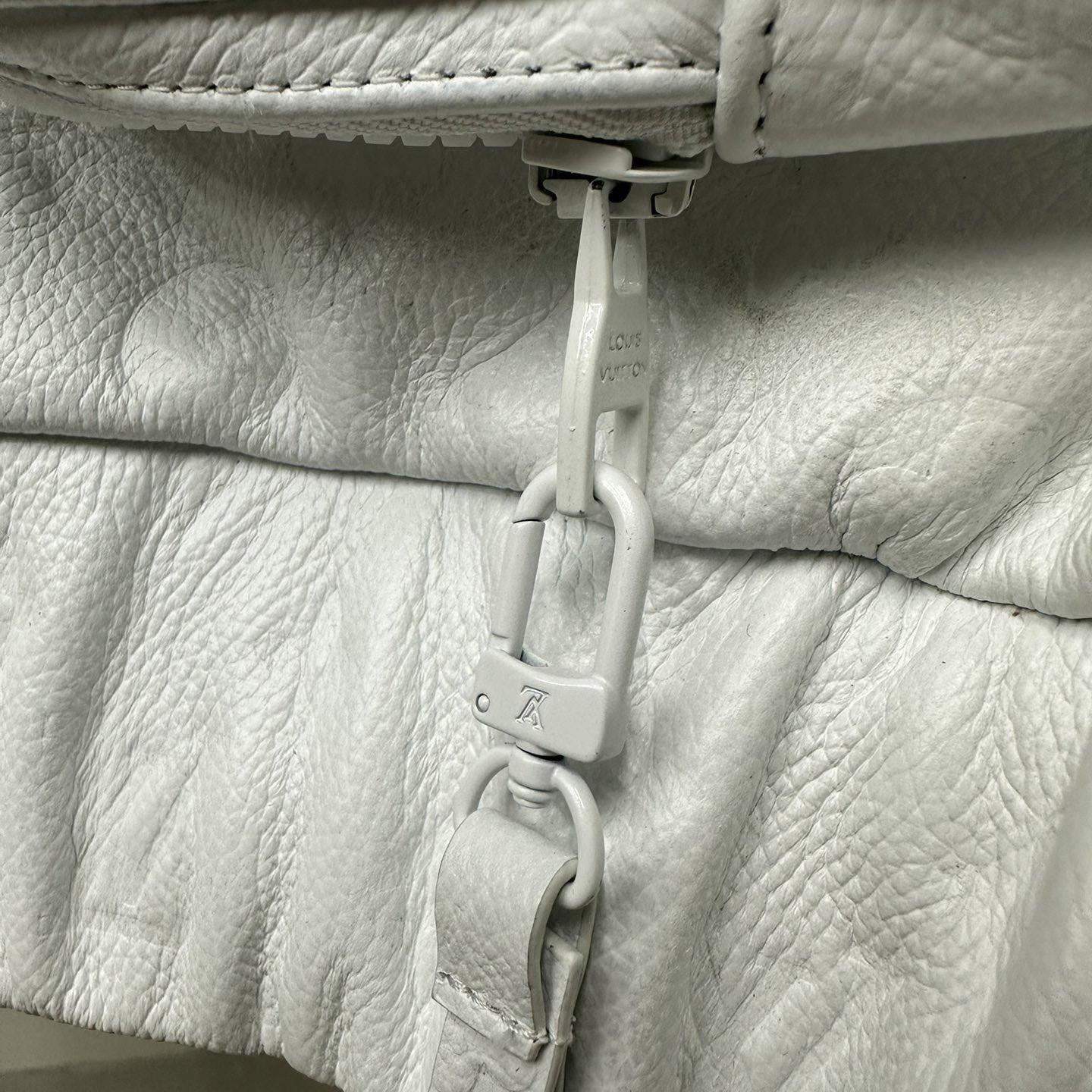Schwarze Lederweste mit Monogramm von Louis Vuitton - EUR FASHION