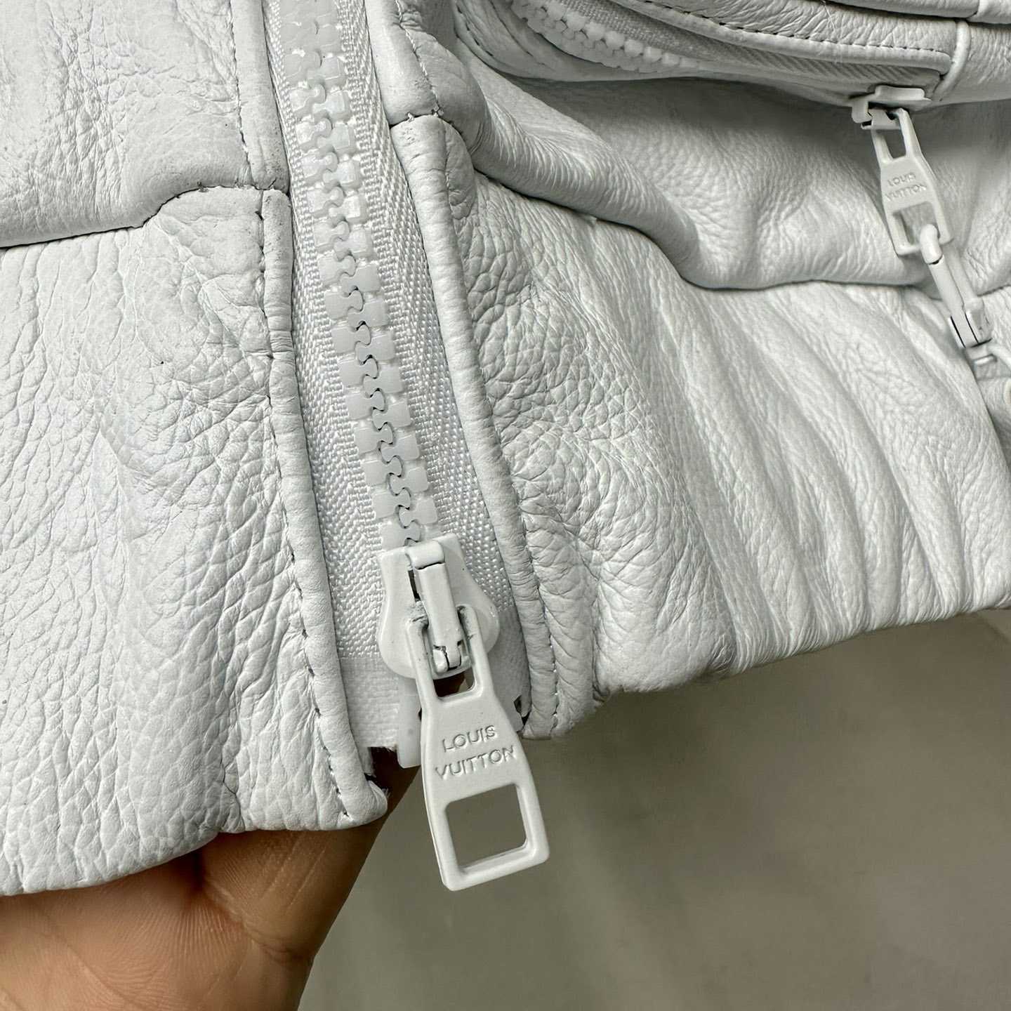 Schwarze Lederweste mit Monogramm von Louis Vuitton - EUR FASHION