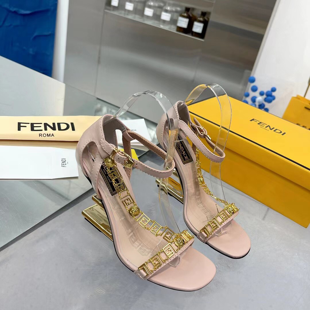 Fendi Fendi First Fendace rosa Leder-Sandalen mit hohen Absätzen - EUR FASHION