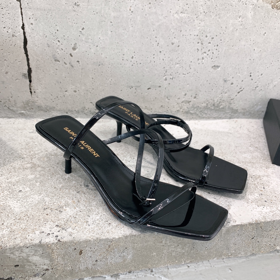 Saint Laurent Nuit Sandalen aus Lackleder - EUR FASHION