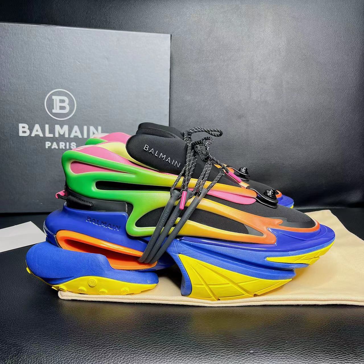 Mehrfarbige Einhorn-Low-Top-Sneaker von Balmain aus Neopren und Leder - EUR FASHION