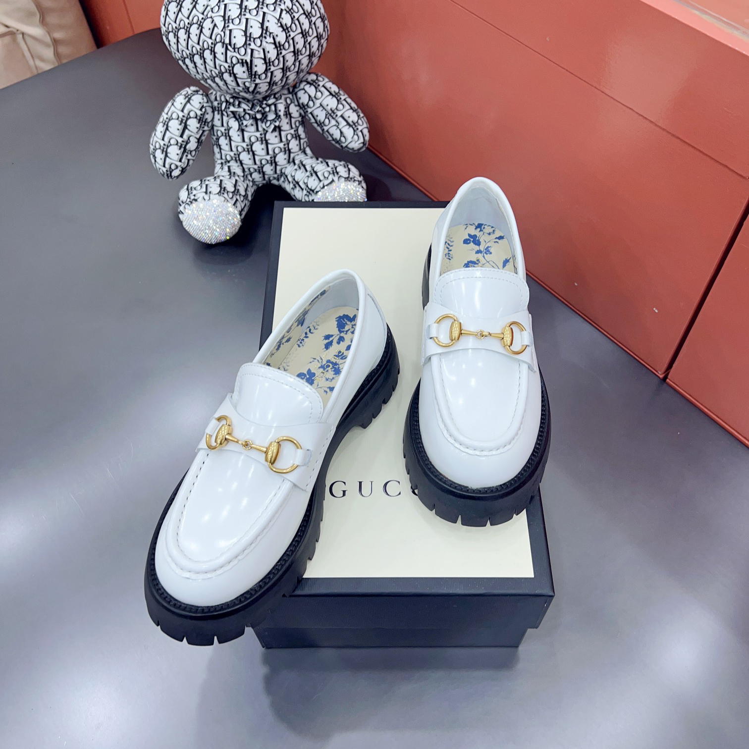 Gucci Horsebit-Loafer aus Leder mit Lug-Sohle - EUR FASHION