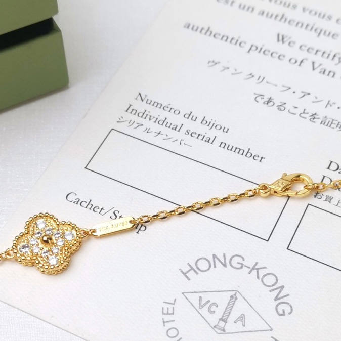 Lange Halskette von Van Cleef & Arpels - EUR FASHION