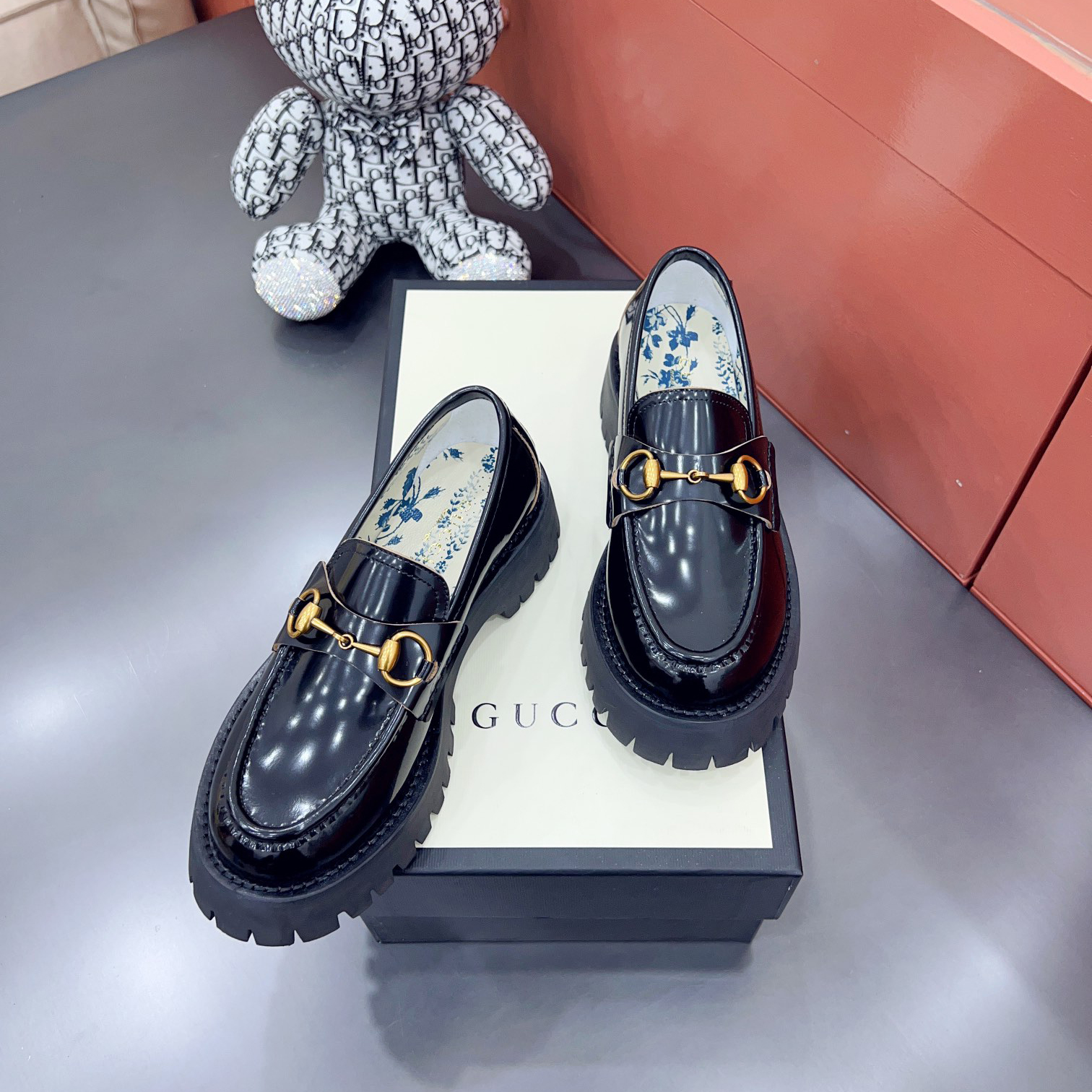 Gucci Horsebit-Loafer aus Leder mit Lug-Sohle - EUR FASHION