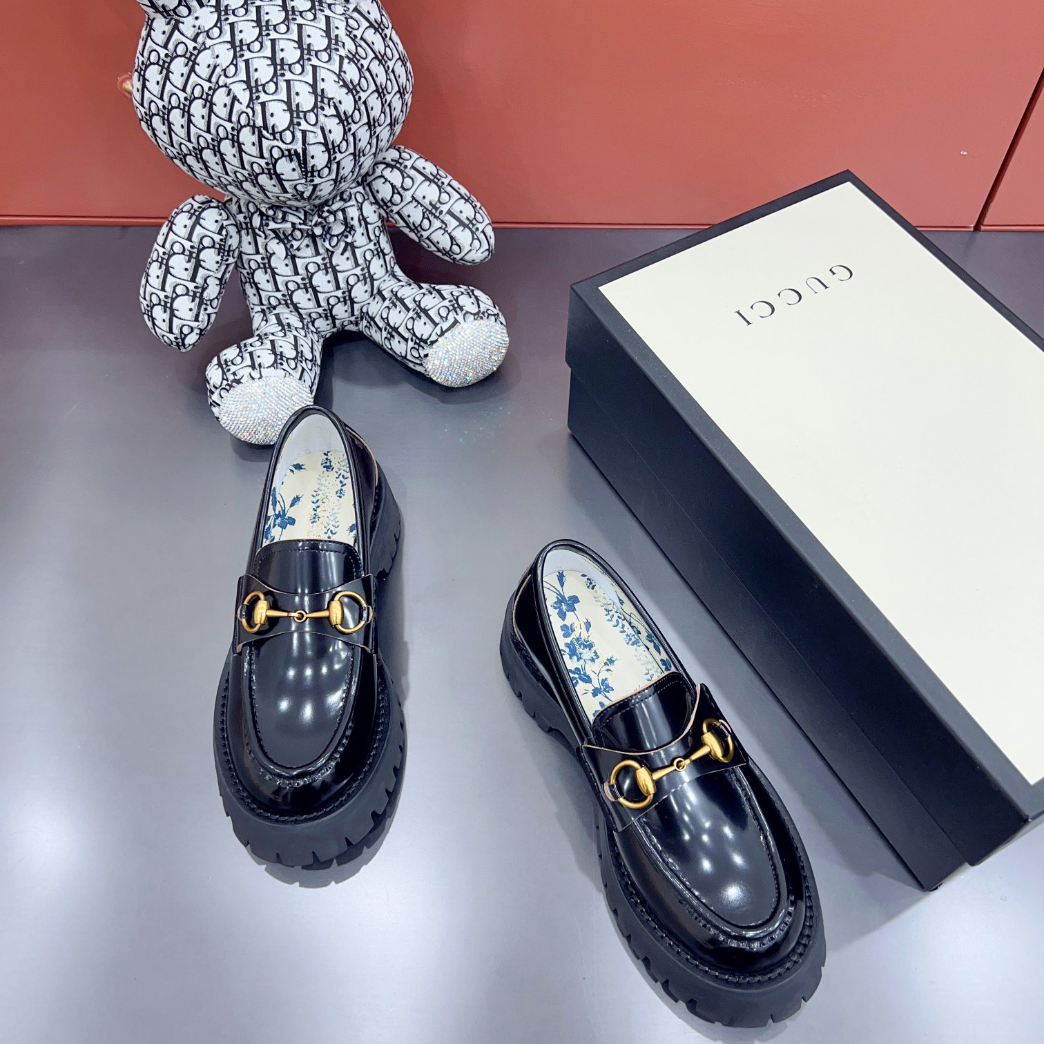 Gucci Horsebit-Loafer aus Leder mit Lug-Sohle - EUR FASHION