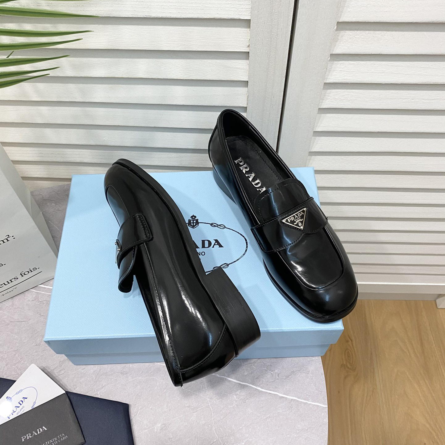 Prada Mokassins aus gebürstetem Leder in Schokoladenbraun - EUR FASHION