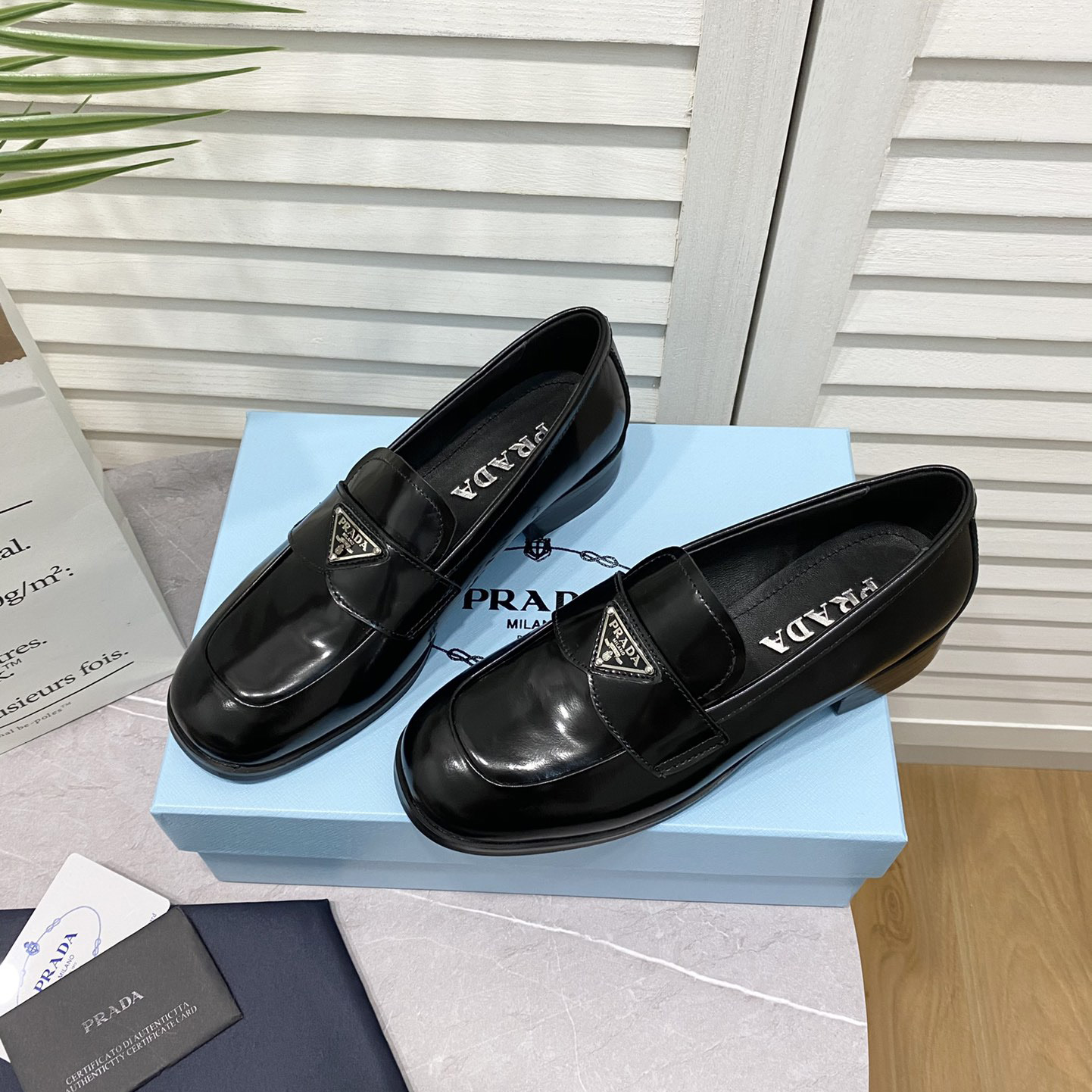 Prada Mokassins aus gebürstetem Leder in Schokoladenbraun - EUR FASHION