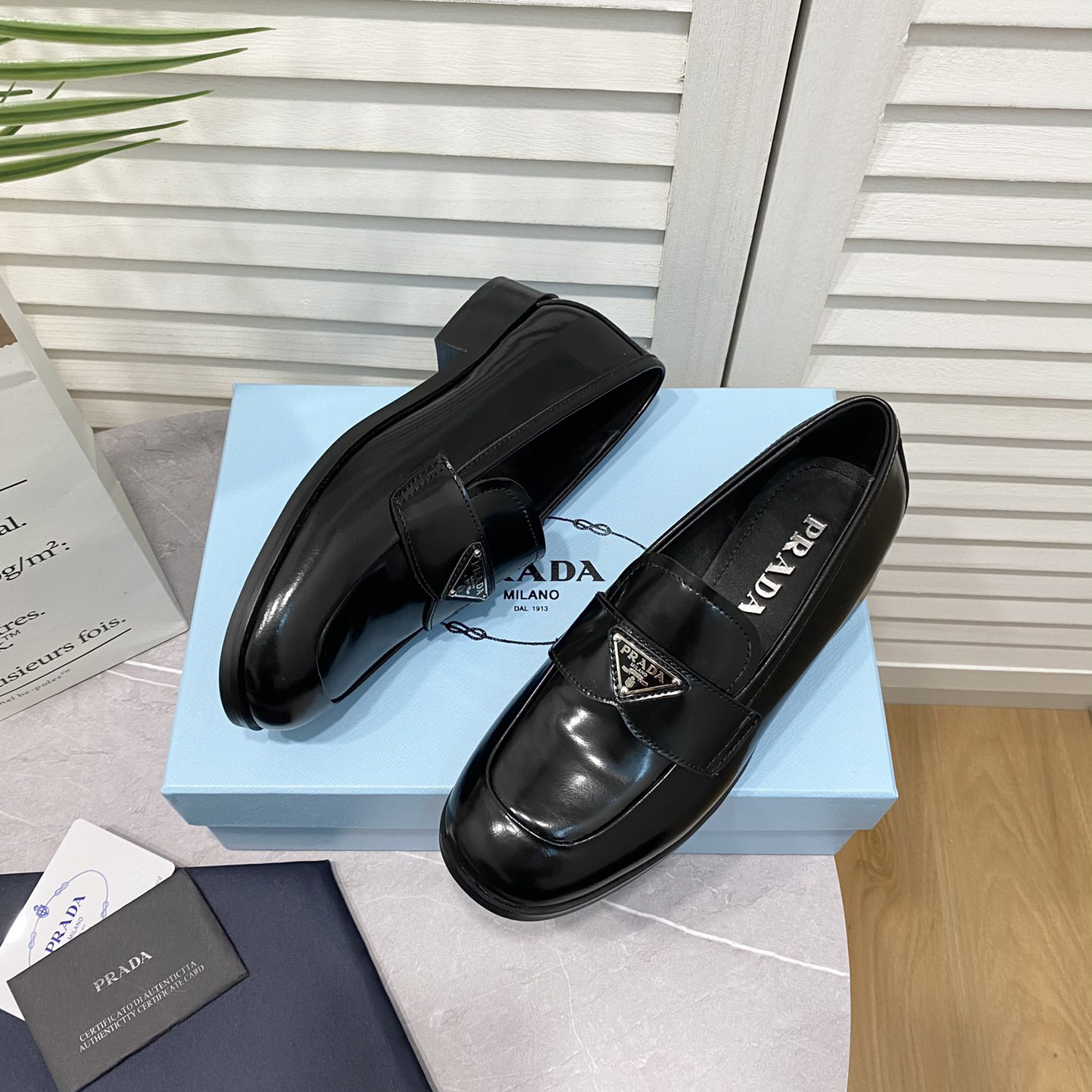 Prada Mokassins aus gebürstetem Leder in Schokoladenbraun - EUR FASHION