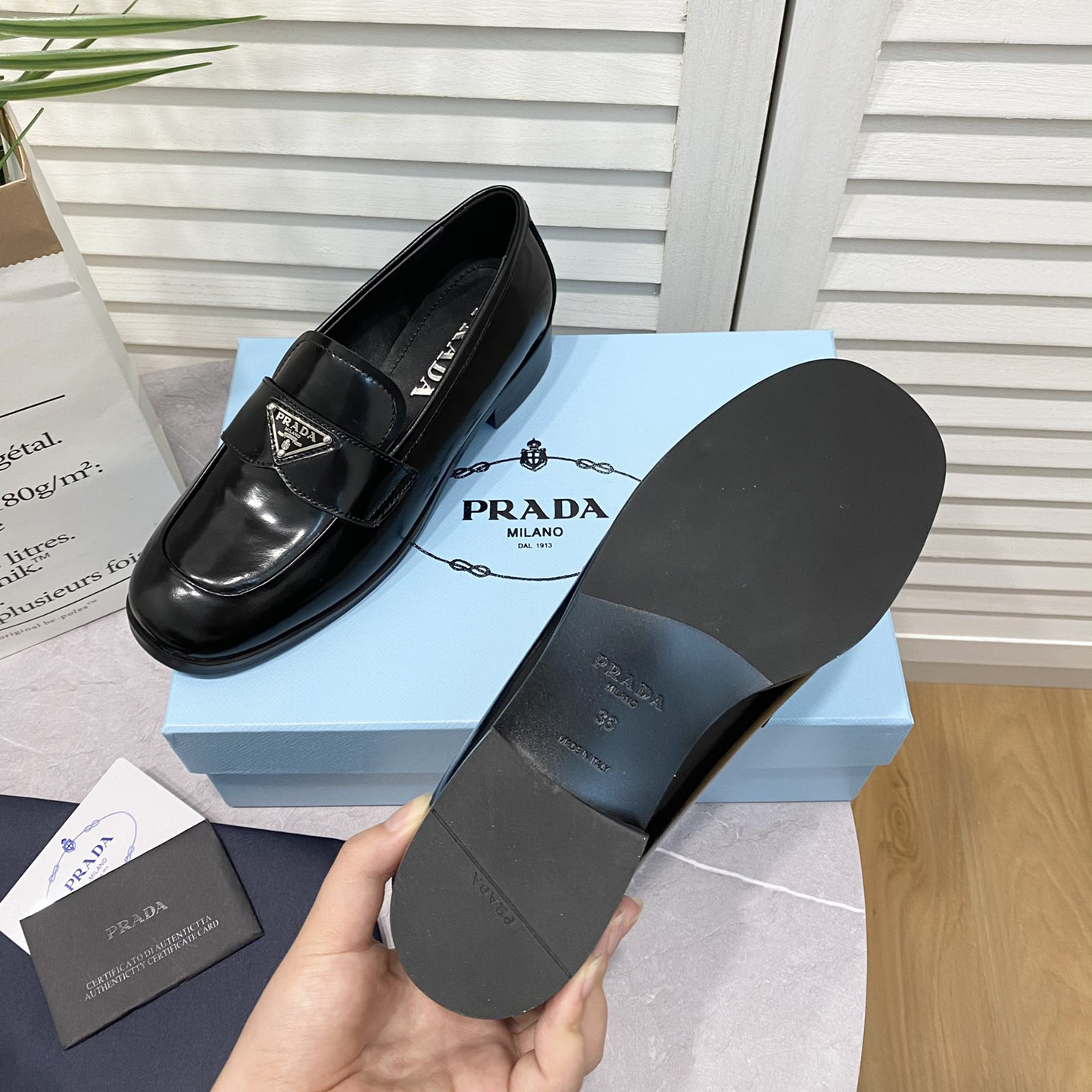 Prada Mokassins aus gebürstetem Leder in Schokoladenbraun - EUR FASHION