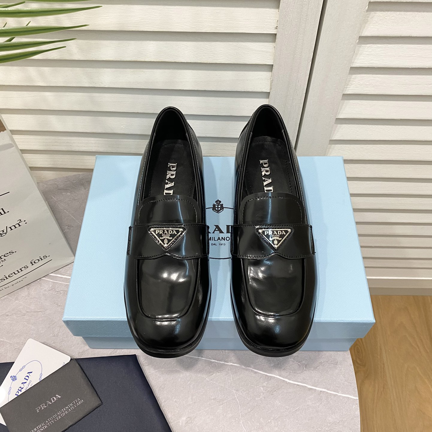 Prada Mokassins aus gebürstetem Leder in Schokoladenbraun - EUR FASHION