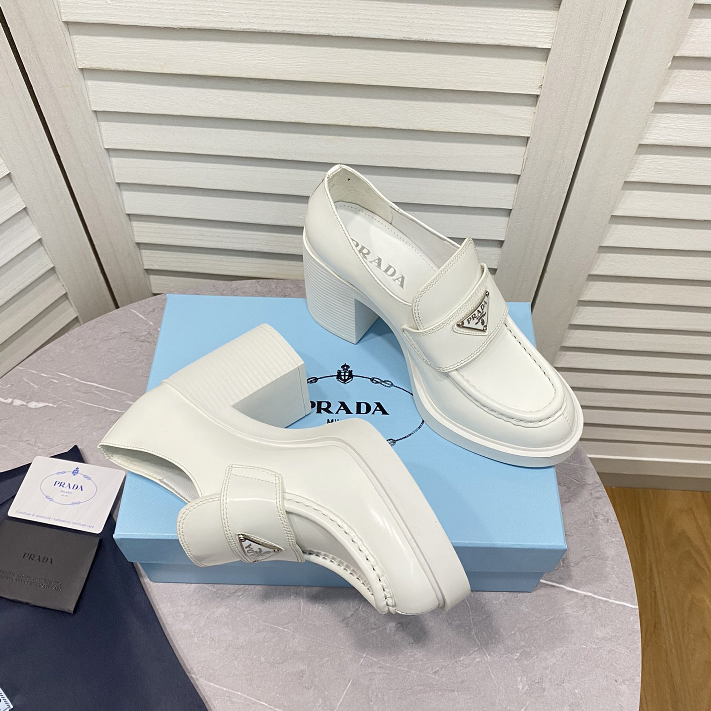 Prada Schokoladenbraune Mokassins aus gebürstetem Leder mit hohen Absätzen - EUR FASHION