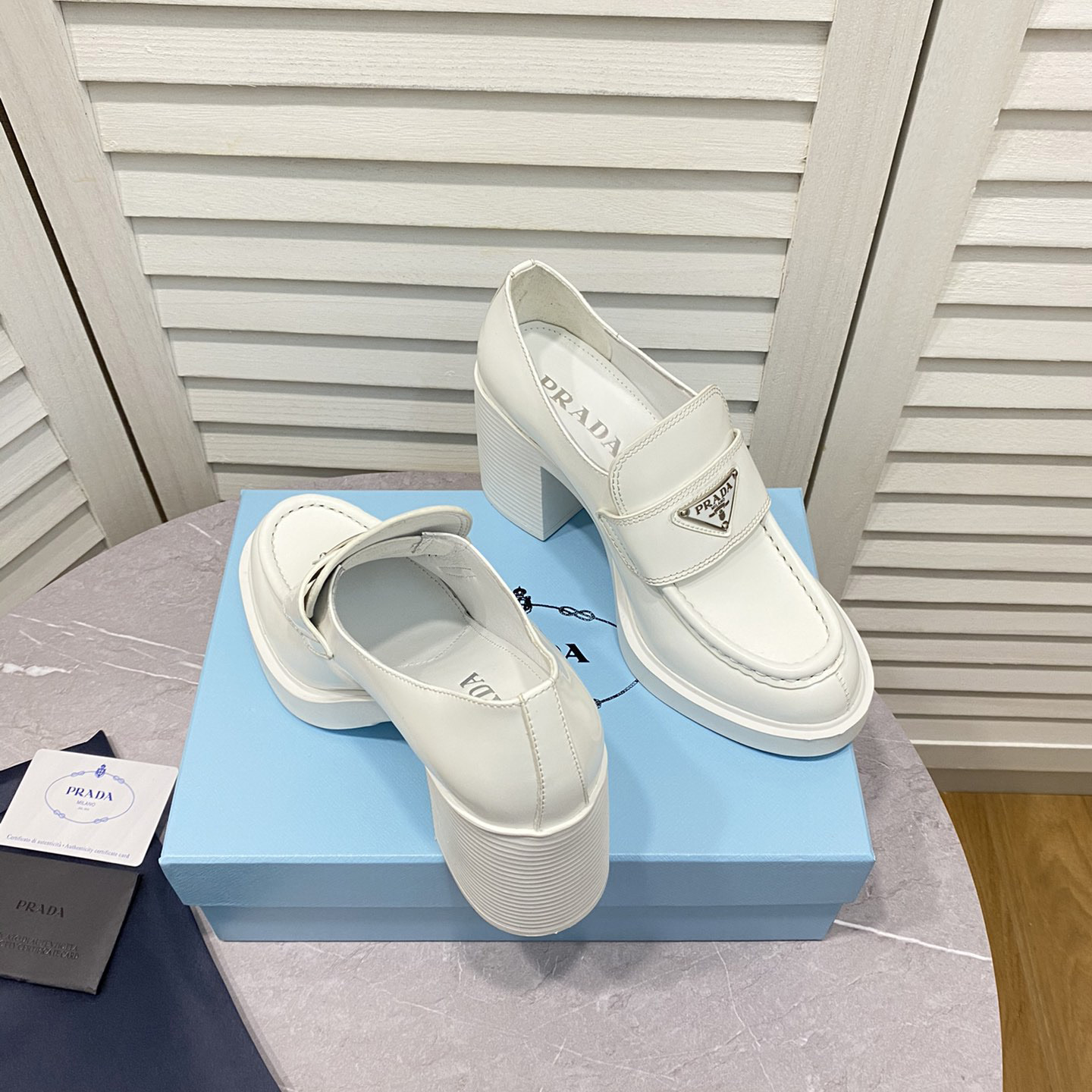 Prada Schokoladenbraune Mokassins aus gebürstetem Leder mit hohen Absätzen - EUR FASHION
