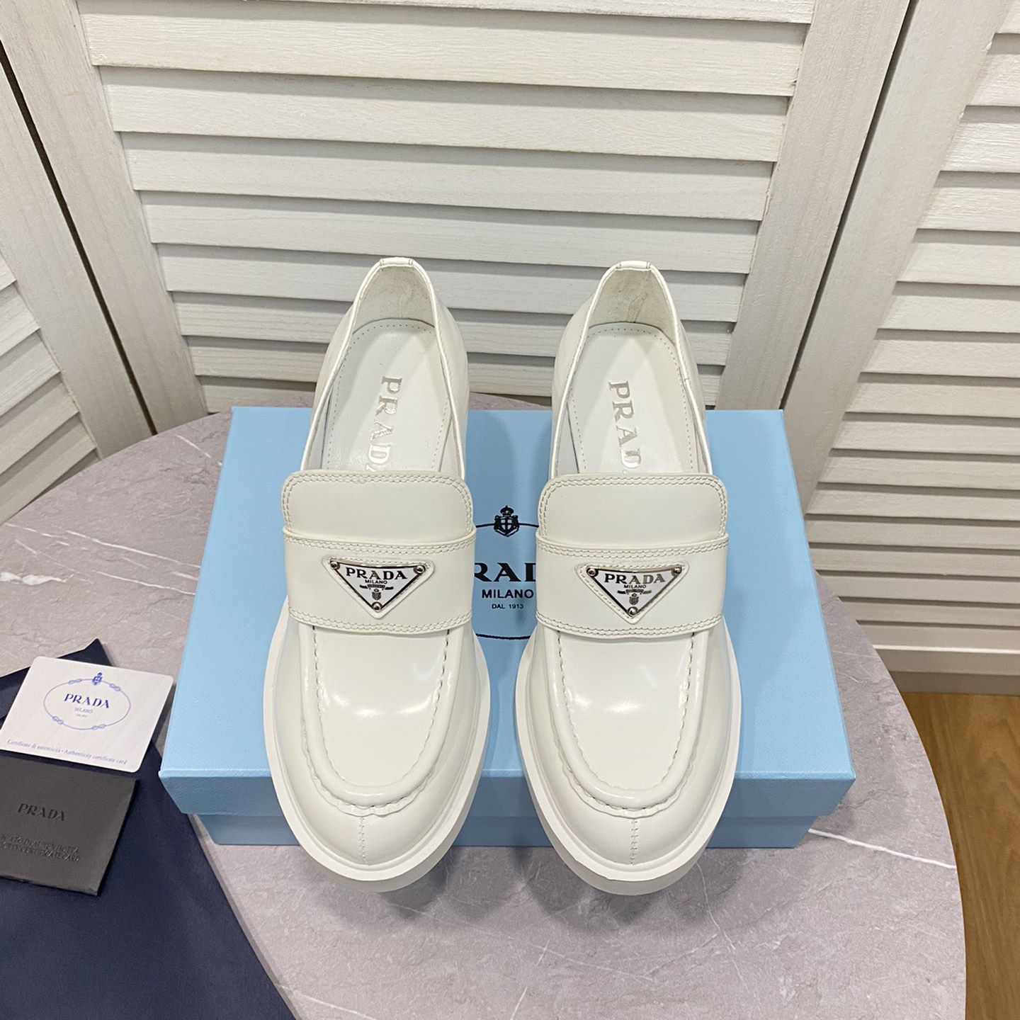 Prada Schokoladenbraune Mokassins aus gebürstetem Leder mit hohen Absätzen - EUR FASHION