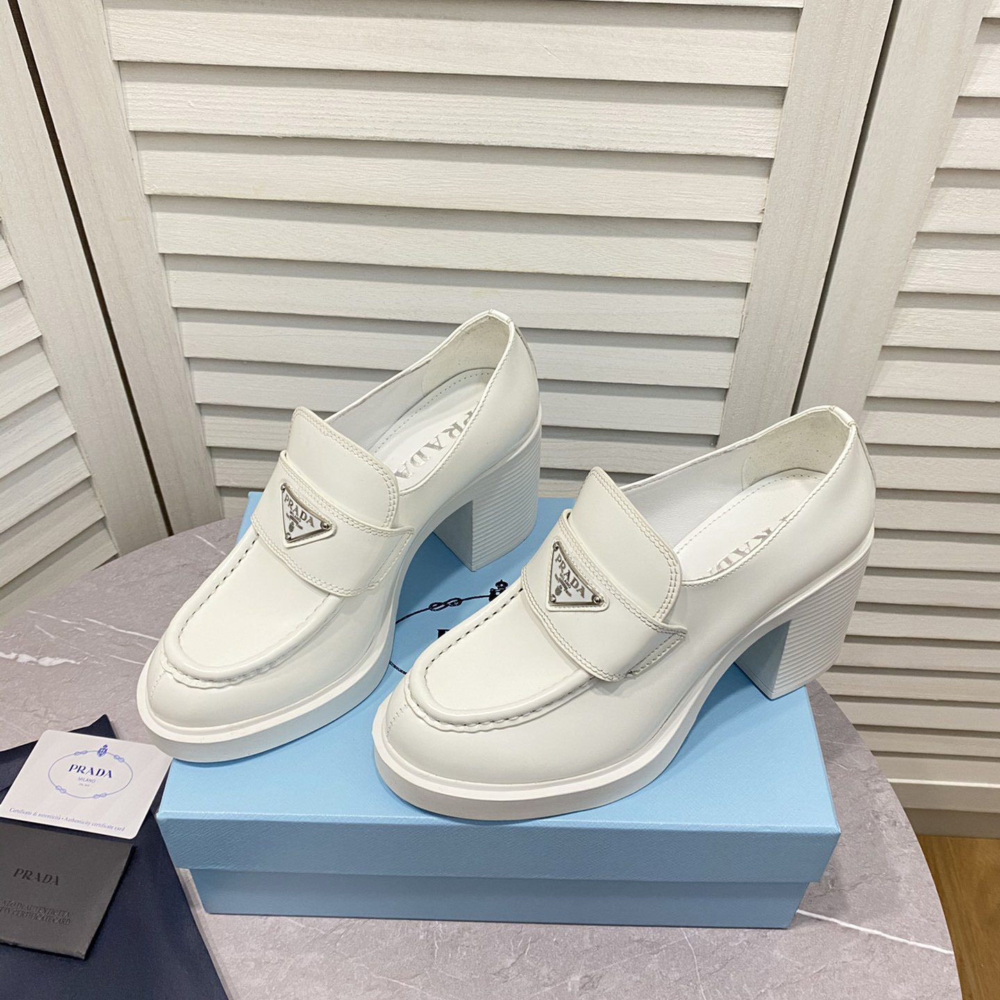 Prada Schokoladenbraune Mokassins aus gebürstetem Leder mit hohen Absätzen - EUR FASHION