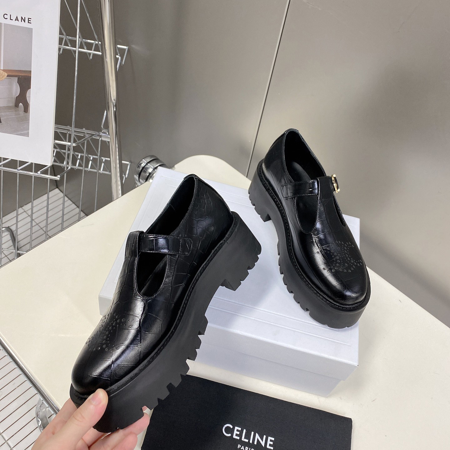 Celine Bulky Triomphe perforierte Babys aus Kalbsleder mit Krokodilprägung - EUR FASHION