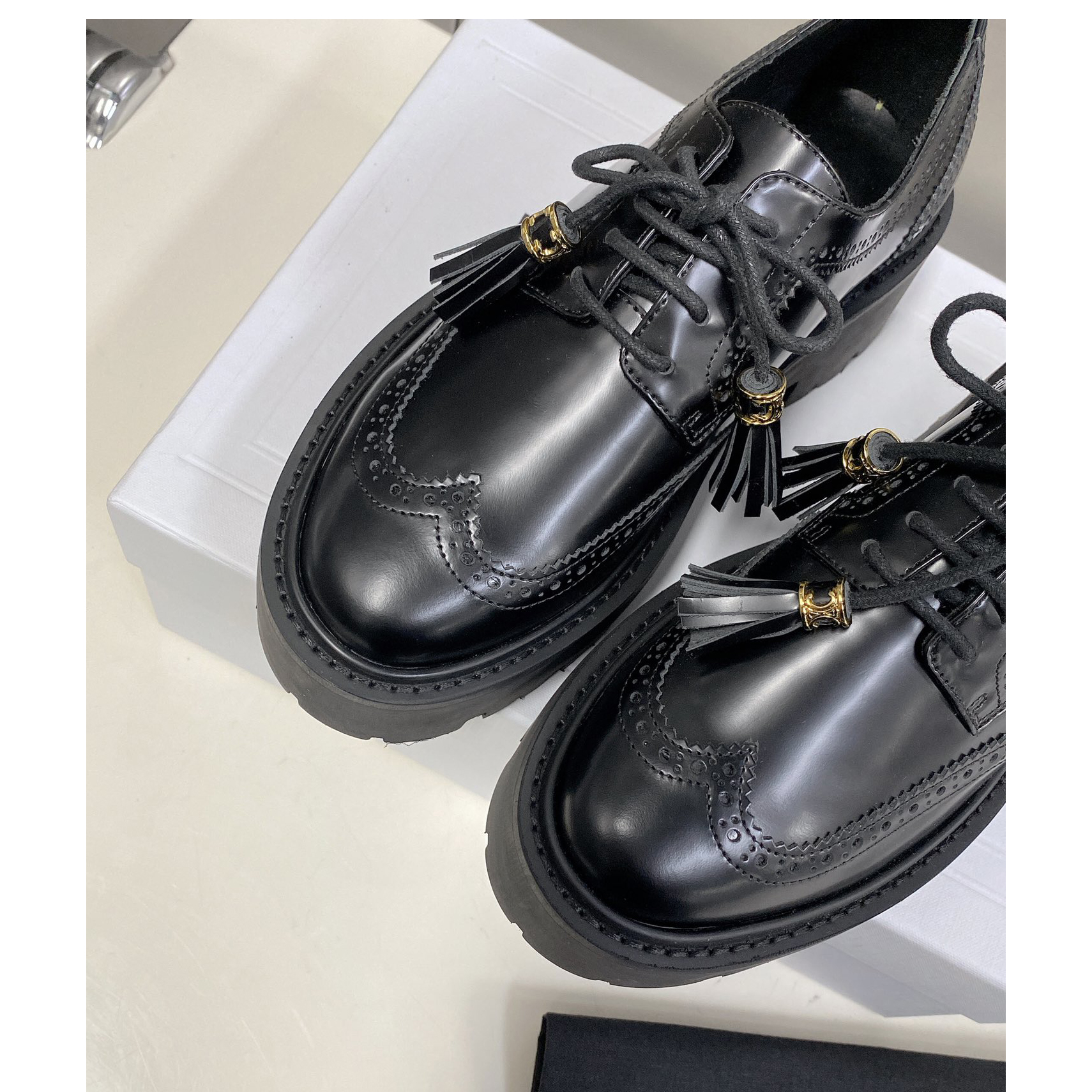 Celine Bulky Brogue Derby in poliertem Bull - EUR FASHION