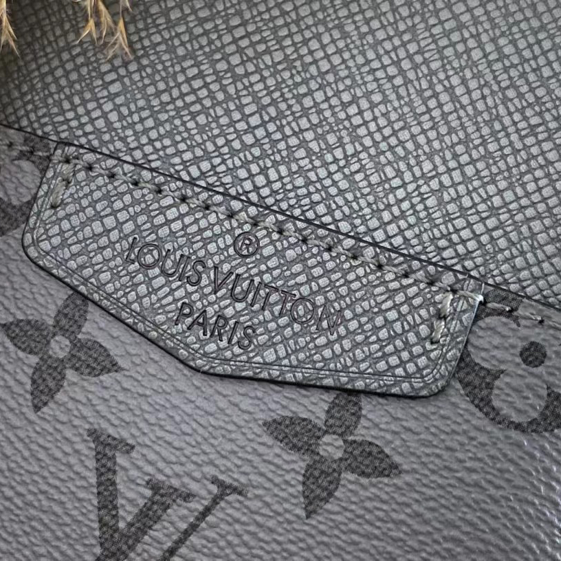 Louis Vuitton Outdoor-Schultertasche (13–21–5 cm) M30833 - EUR FASHION