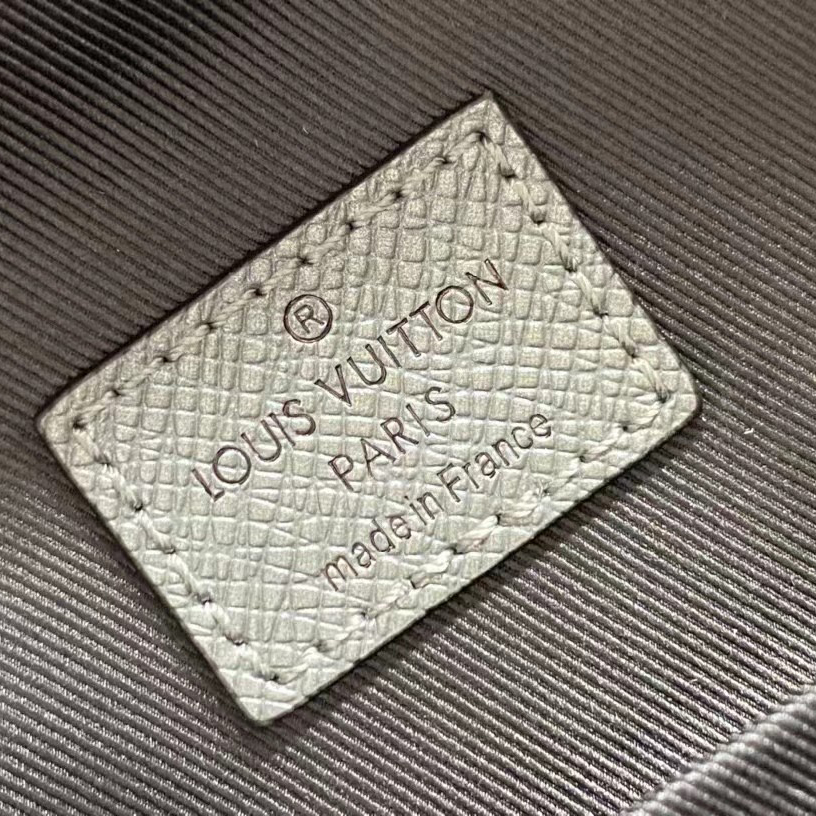 Louis Vuitton Outdoor-Schultertasche (13–21–5 cm) M30833 - EUR FASHION
