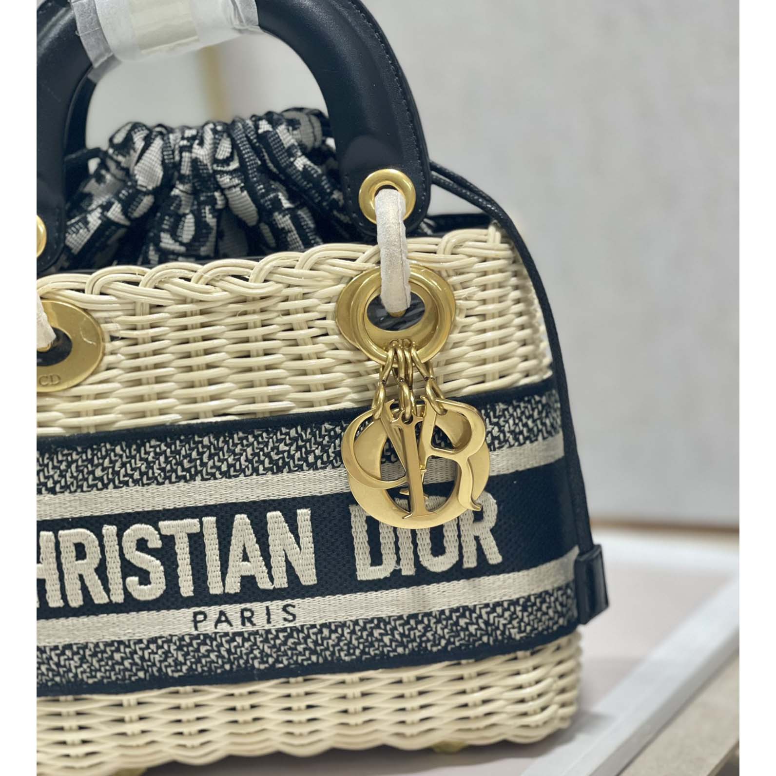 Dior mittelgroße Lady-Dior-Tasche (17–14–7 cm) - EUR FASHION