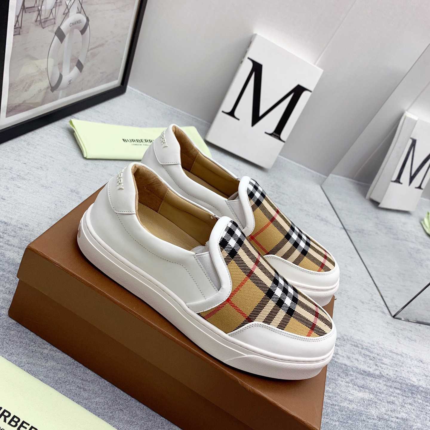 Burberry Slip-On-Sneaker aus Leder und Vintage-Check - EUR FASHION