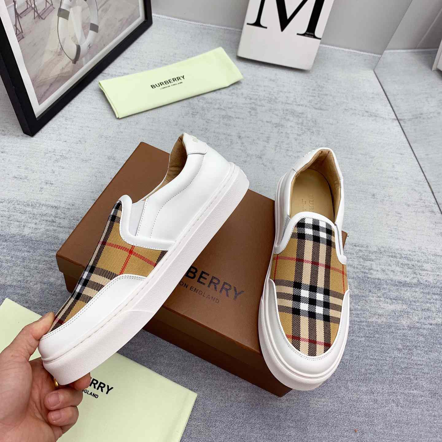 Burberry Slip-On-Sneaker aus Leder und Vintage-Check - EUR FASHION