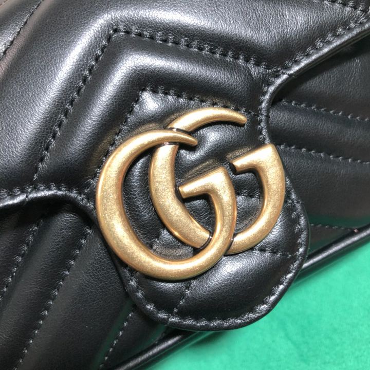 Gucci GG Marmont Matelassé Lather Super Mini-Tasche (16,5–10,2–5,1 cm) - EUR FASHION