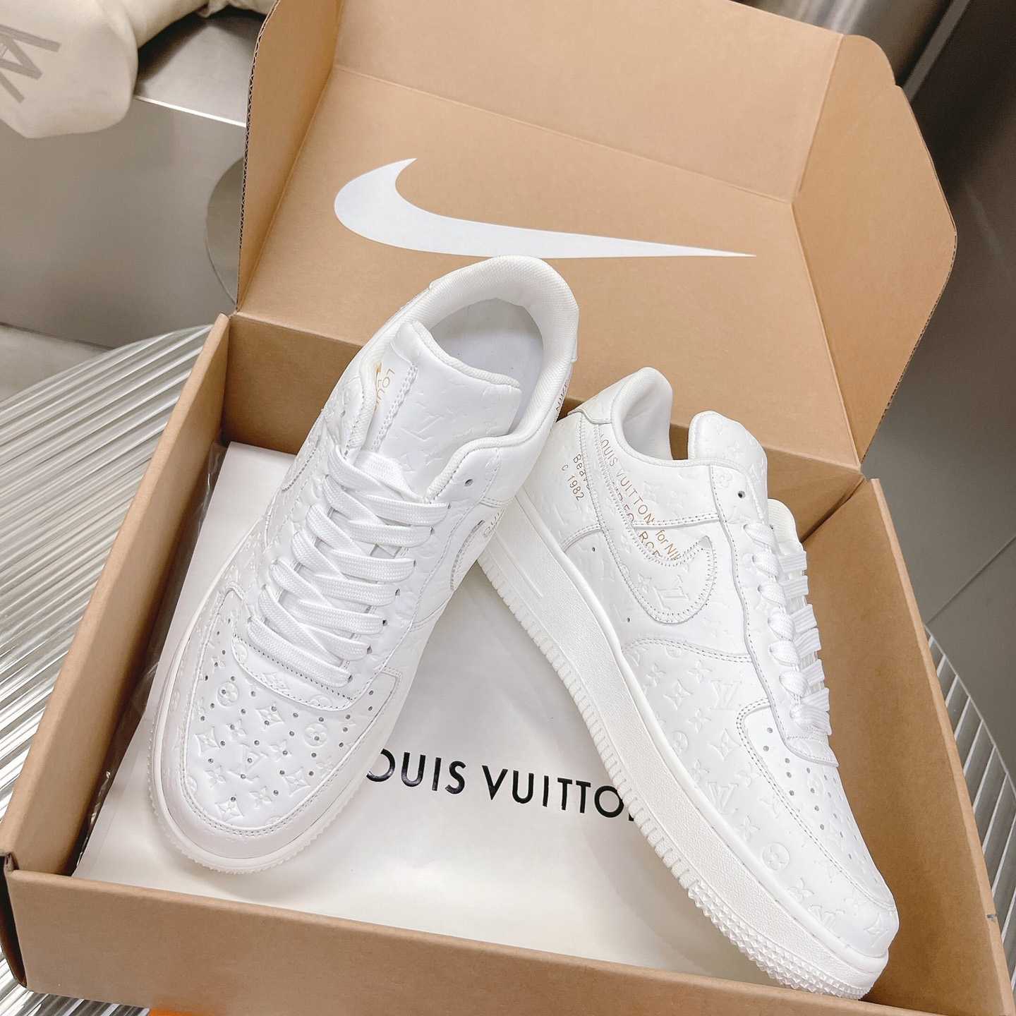 Louis Vuitton x Off-White x Nike Sneaker (in britischer Größe) - EUR FASHION