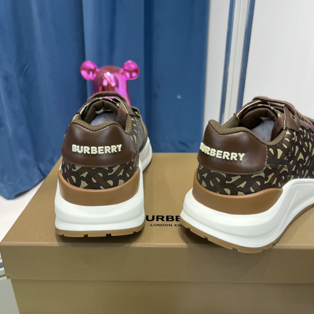 Burberry-Monogramm-Sneaker aus Nylon und Leder - EUR FASHION