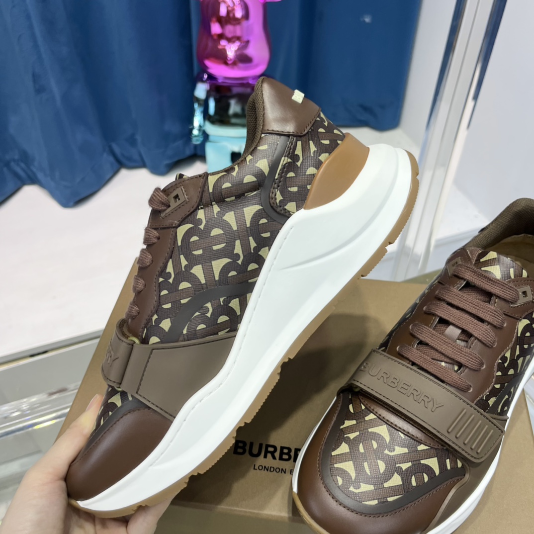 Burberry-Monogramm-Sneaker aus Nylon und Leder - EUR FASHION