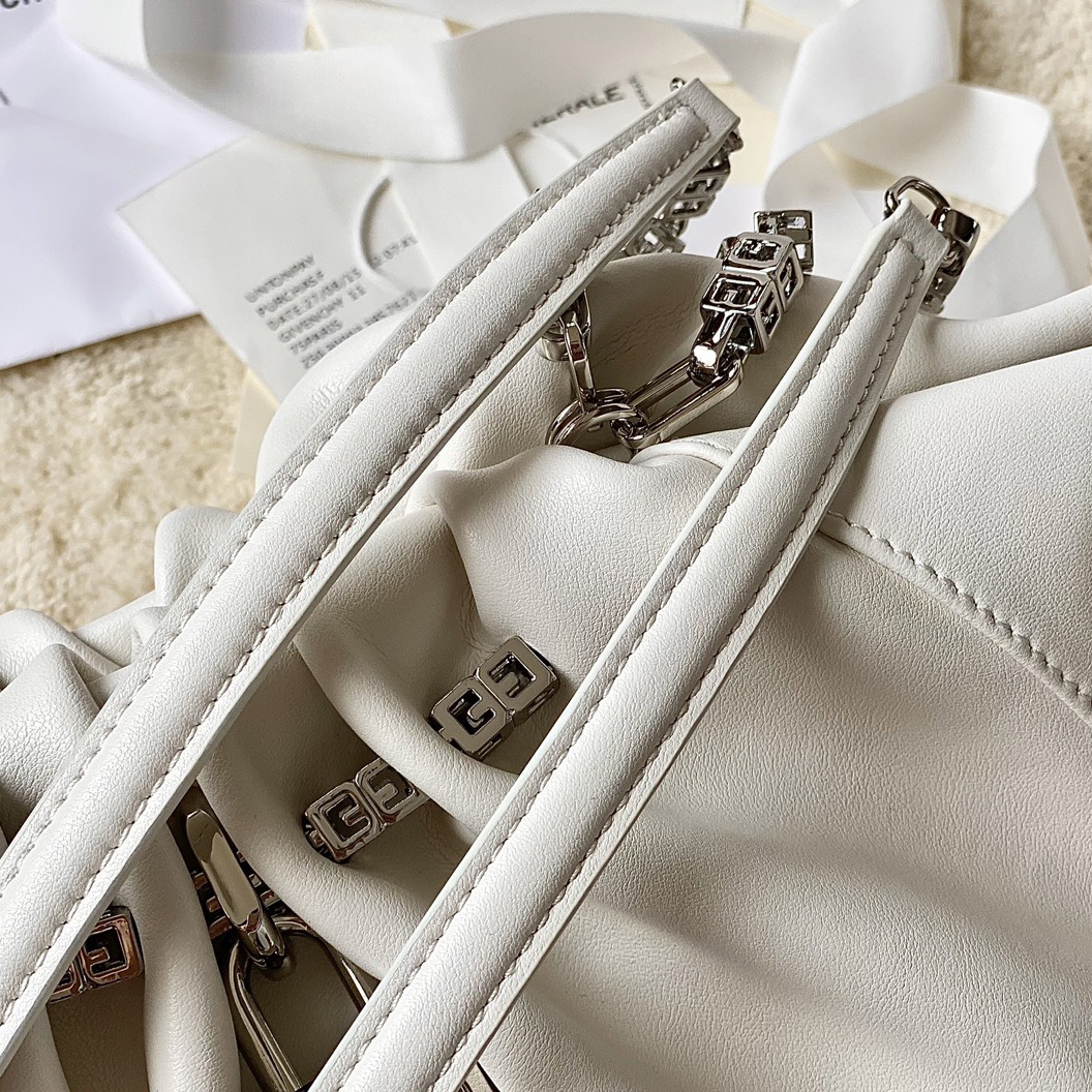 Givenchy Kleine Kenny-Tasche aus Glattleder – Elfenbein (32–22–17 cm) - EUR FASHION