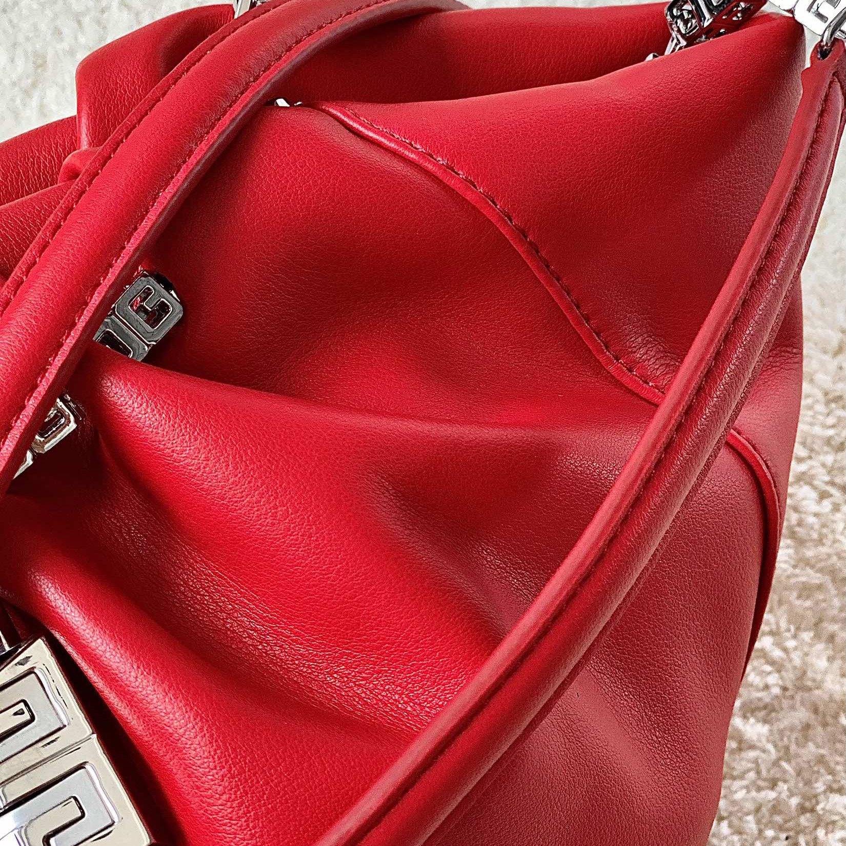 Givenchy Kleine Kenny-Tasche aus Glattleder - Rot (32-22-17 cm) - EUR FASHION