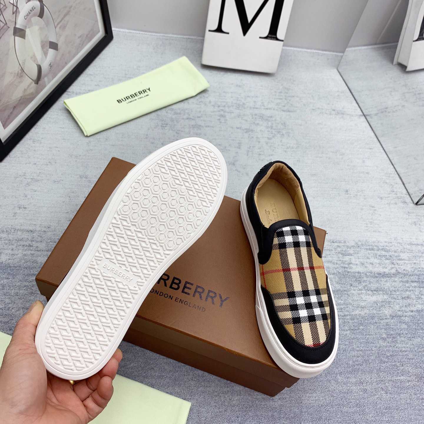 Burberry Slip-On-Sneaker aus Leder und Vintage-Check - EUR FASHION