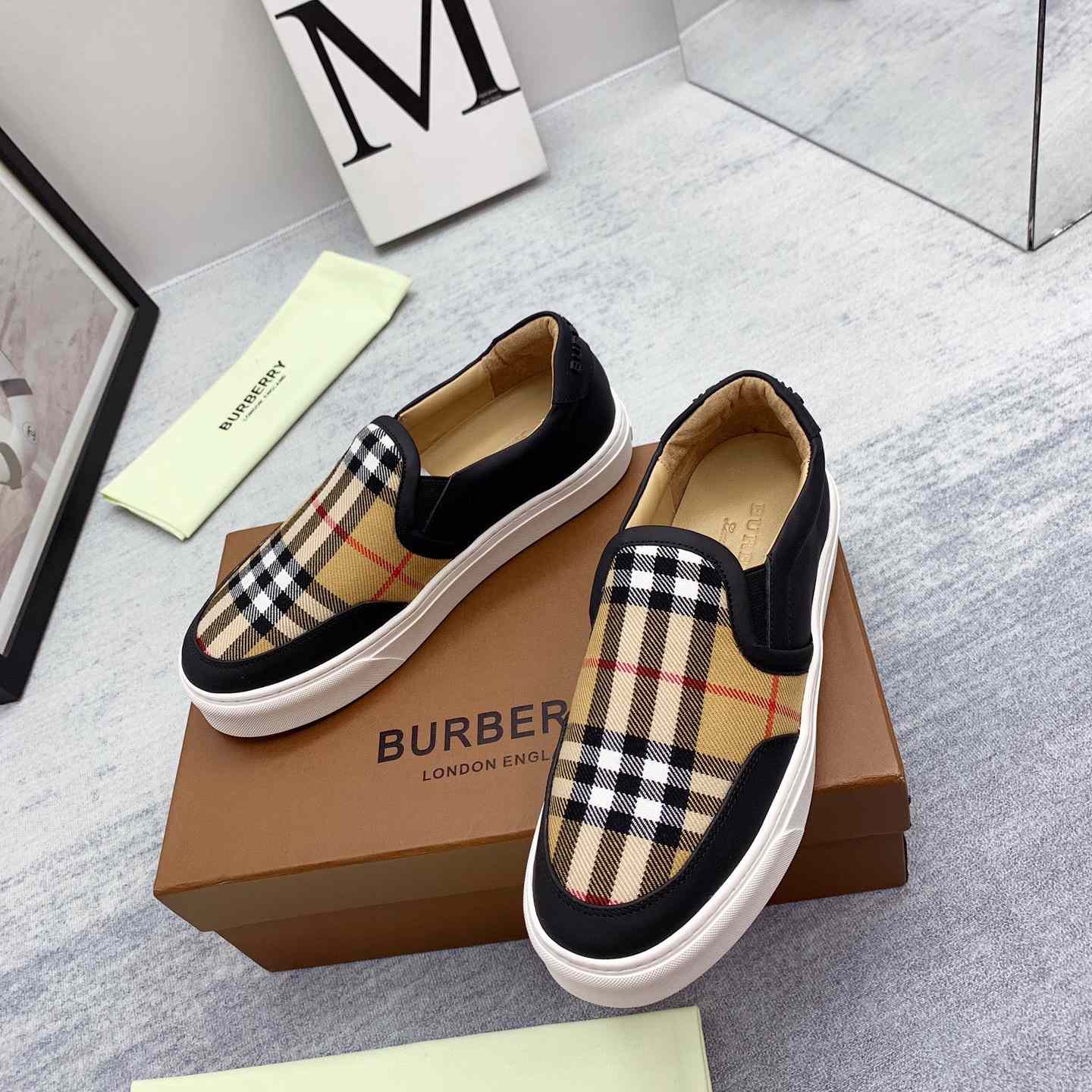 Burberry Slip-On-Sneaker aus Leder und Vintage-Check - EUR FASHION