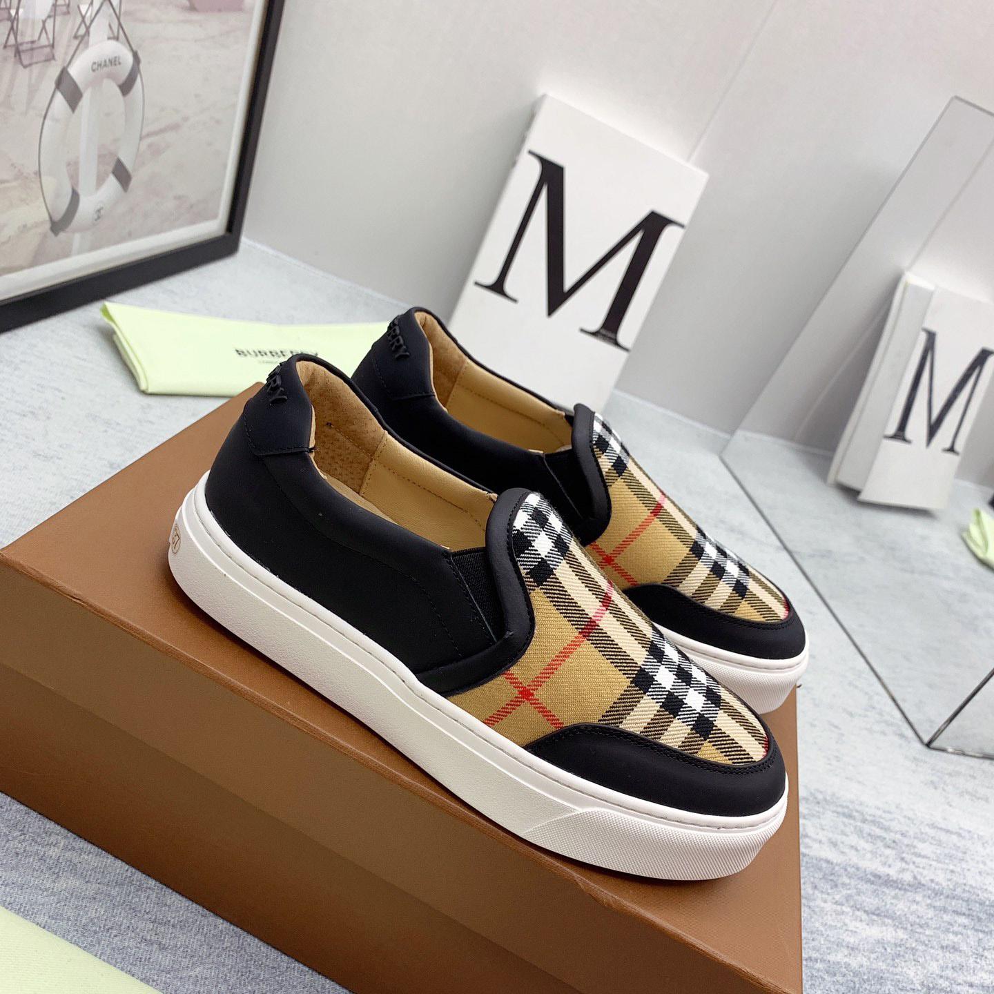 Burberry Slip-On-Sneaker aus Leder und Vintage-Check - EUR FASHION