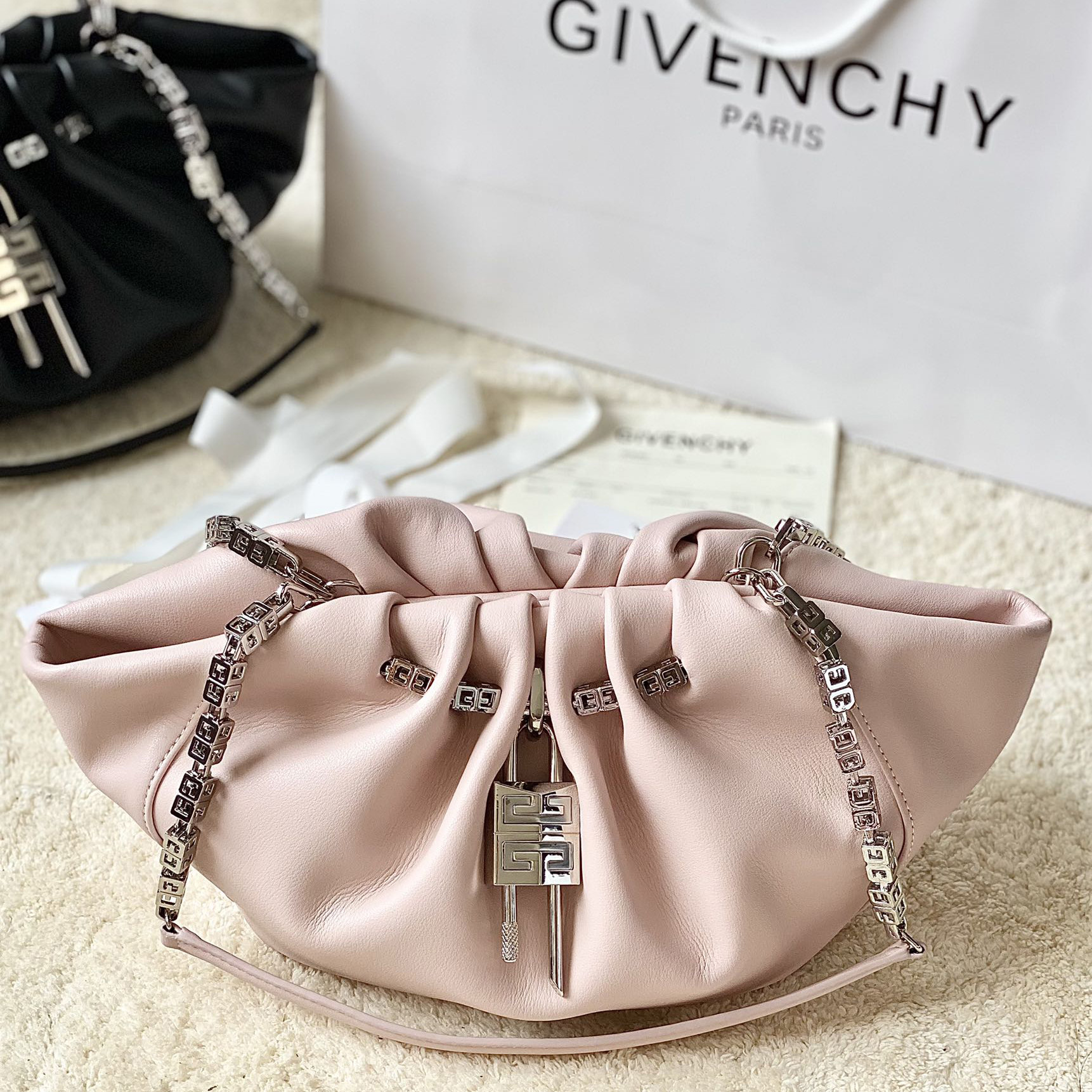 Givenchy Kleine Kenny-Tasche aus Glattleder – Blütenrosa (32–22–17 cm) - EUR FASHION