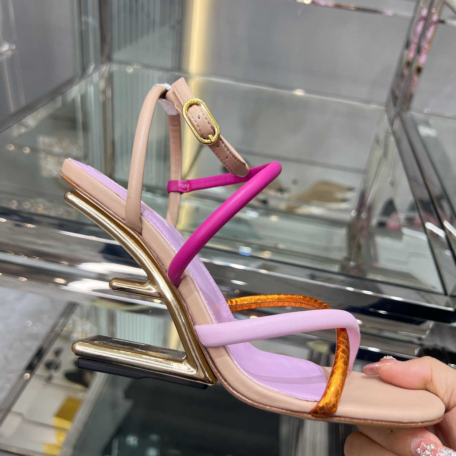 Fendi First Sandalen aus rosa Nappaleder mit hohen Absätzen - EUR FASHION