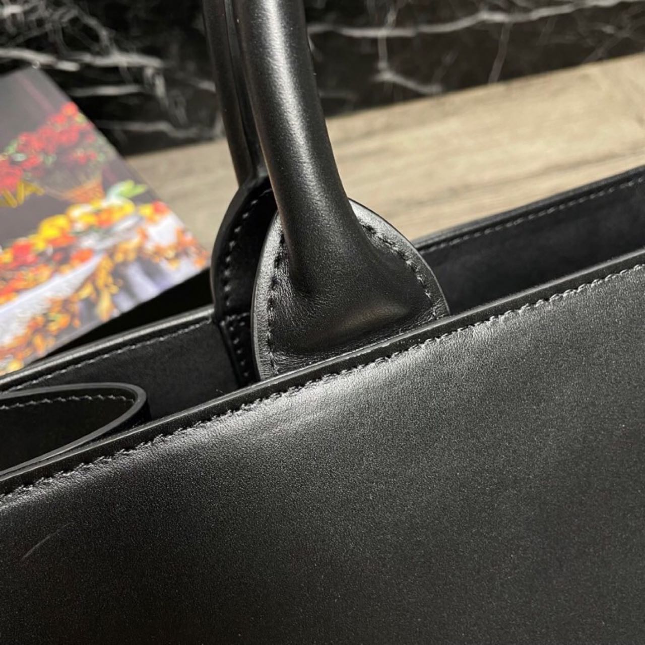 Dolce & Gabbana Kleiner DG Daily Shopper aus Kalbsleder (36–28,5–13 cm) - EUR FASHION