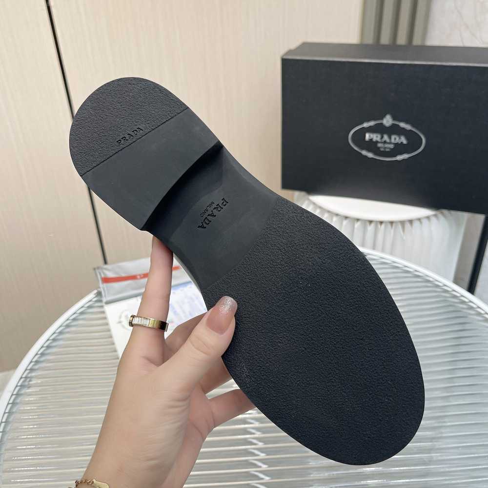 Prada Schnürschuhe aus gebürstetem Leder - EUR FASHION