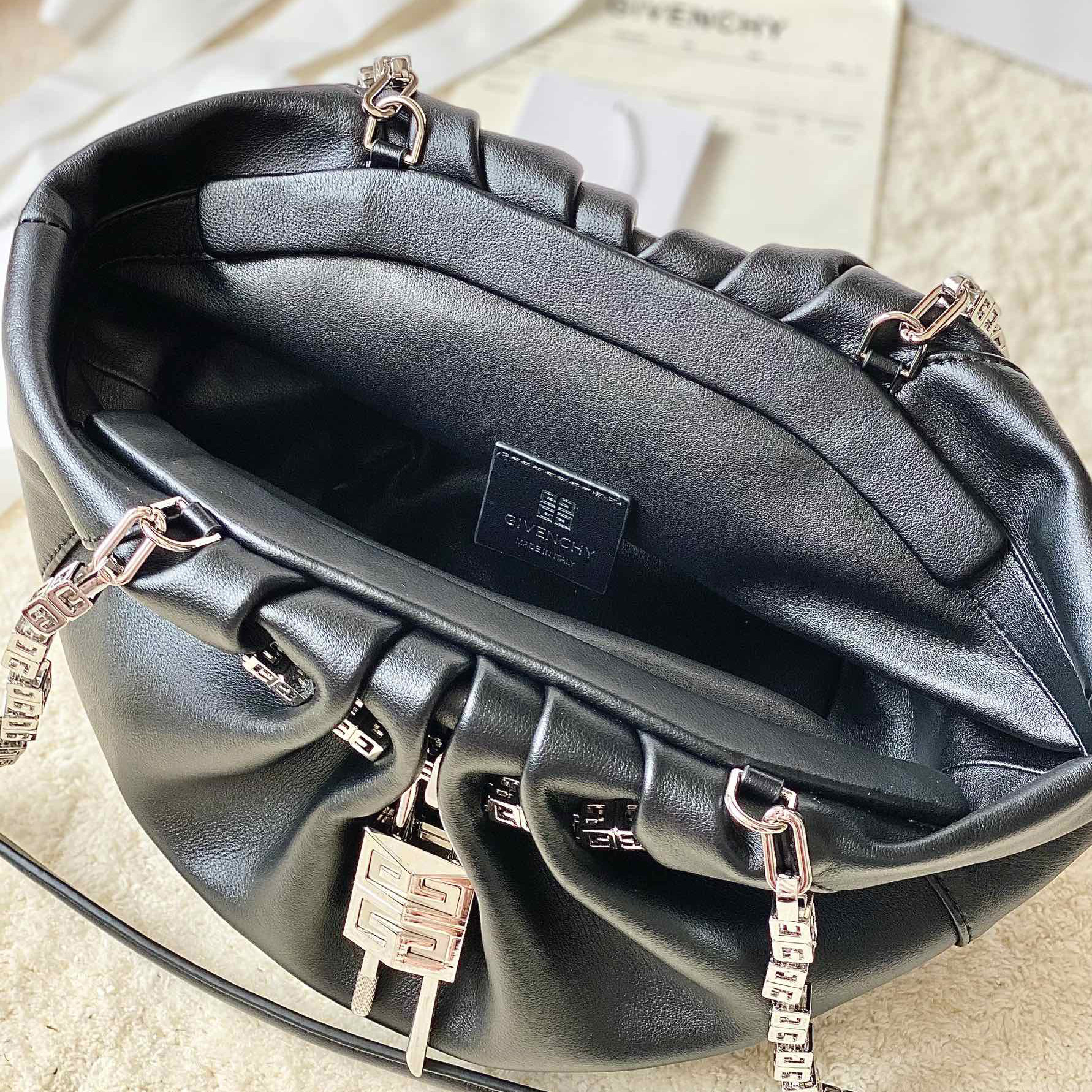 Givenchy Kleine Kenny-Tasche aus Glattleder - Schwarz (32-22-17 cm) - EUR FASHION