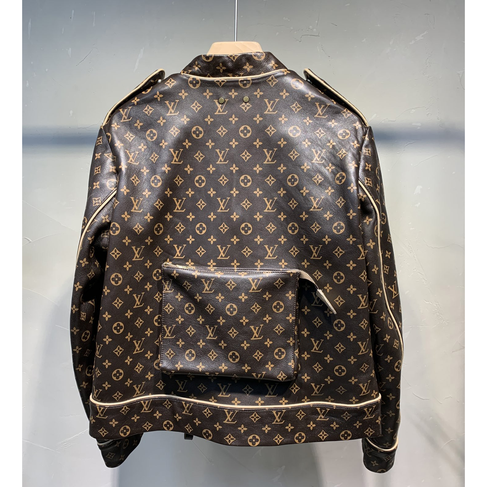 Louis Vuitton Utility-Jacke mit Monogrammprägung - EUR FASHION