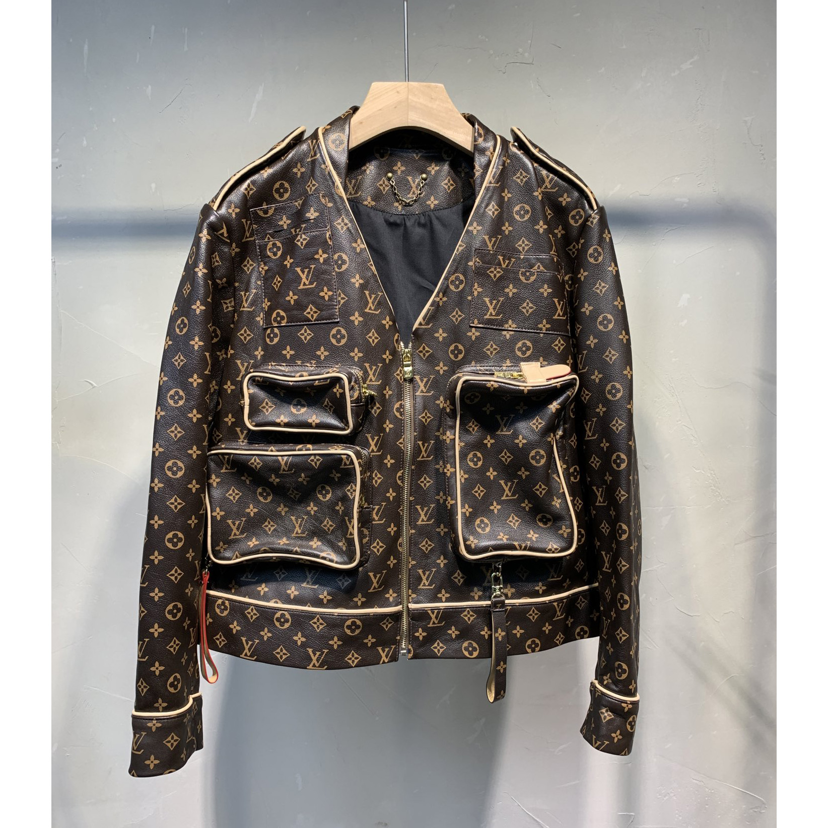 Louis Vuitton Utility-Jacke mit Monogrammprägung - EUR FASHION