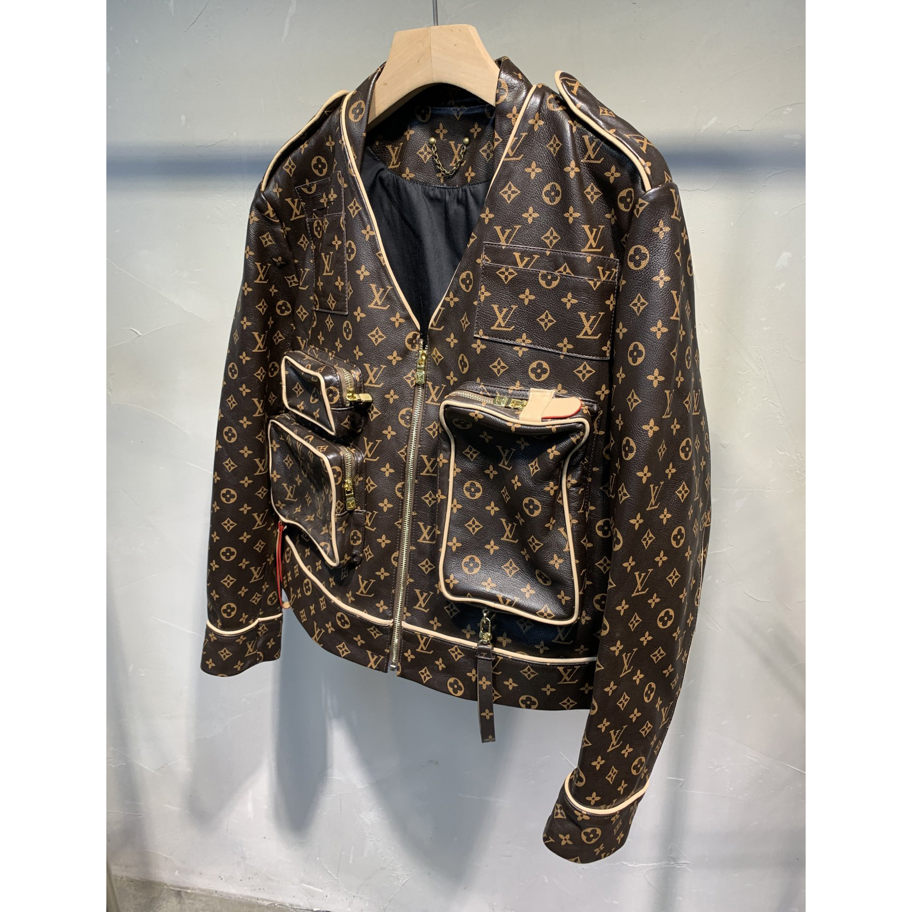 Louis Vuitton Utility-Jacke mit Monogrammprägung - EUR FASHION