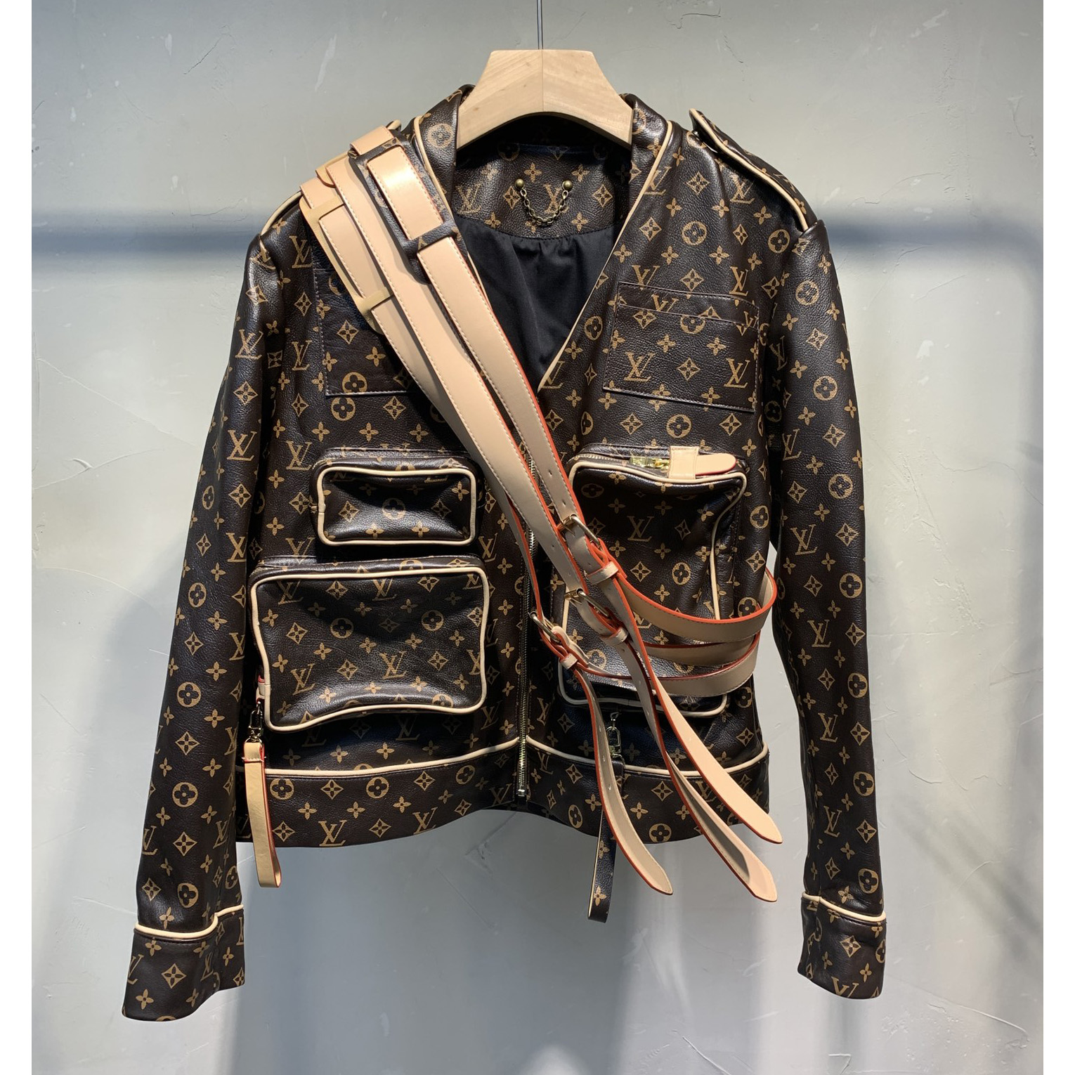 Louis Vuitton Utility-Jacke mit Monogrammprägung - EUR FASHION