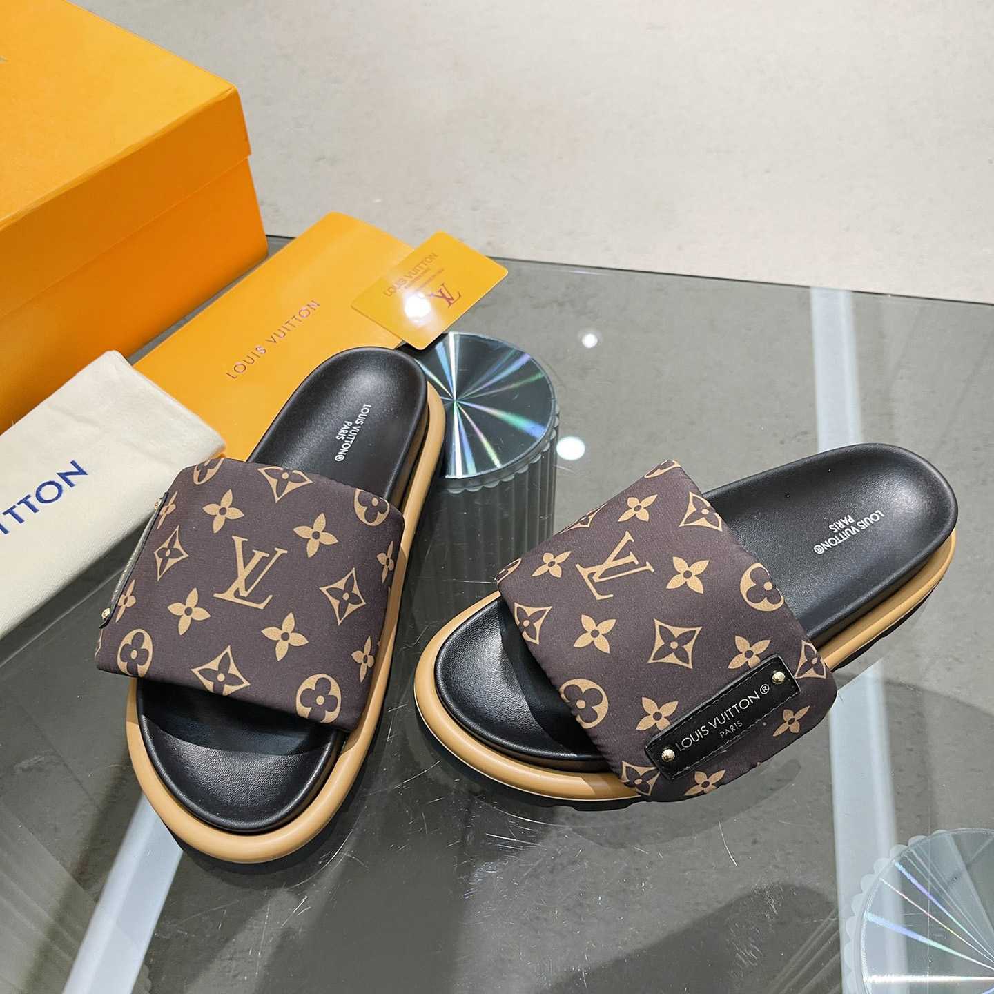 Louis Vuitton Pool Pillow Flat Comfort Mule 1AAEBX - EUR FASHION